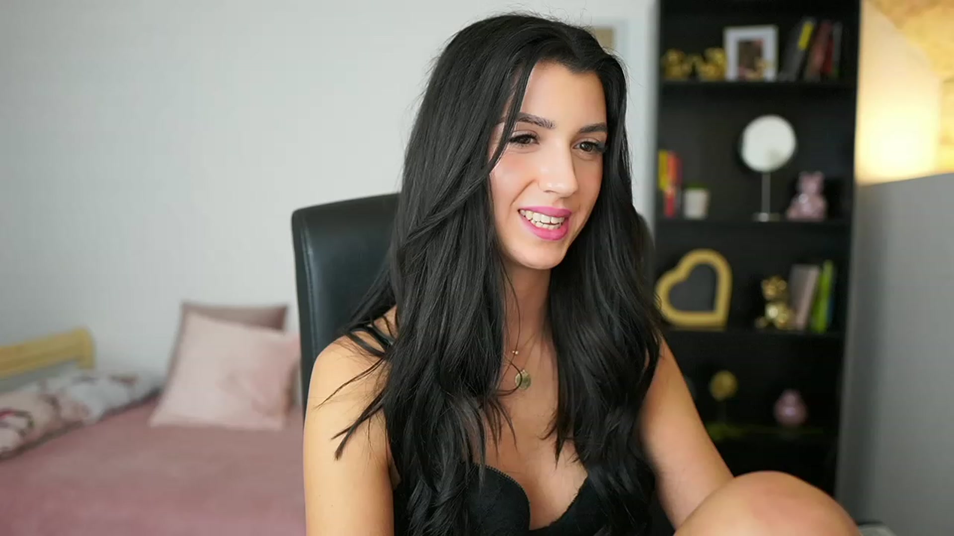 Gallery image thumbnail from Julia_Roca's myfreecams stream on, 02/10/2024, 16:32 image 8 of 20