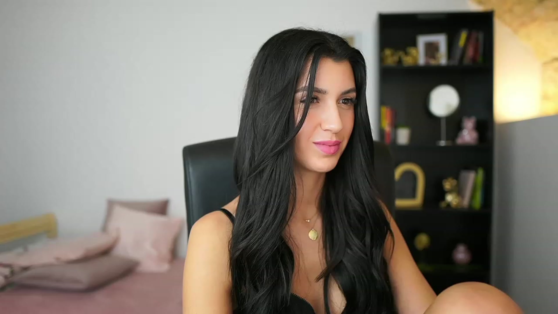 Gallery image thumbnail from Julia_Roca's myfreecams stream on, 02/10/2024, 17:37 image 9 of 20