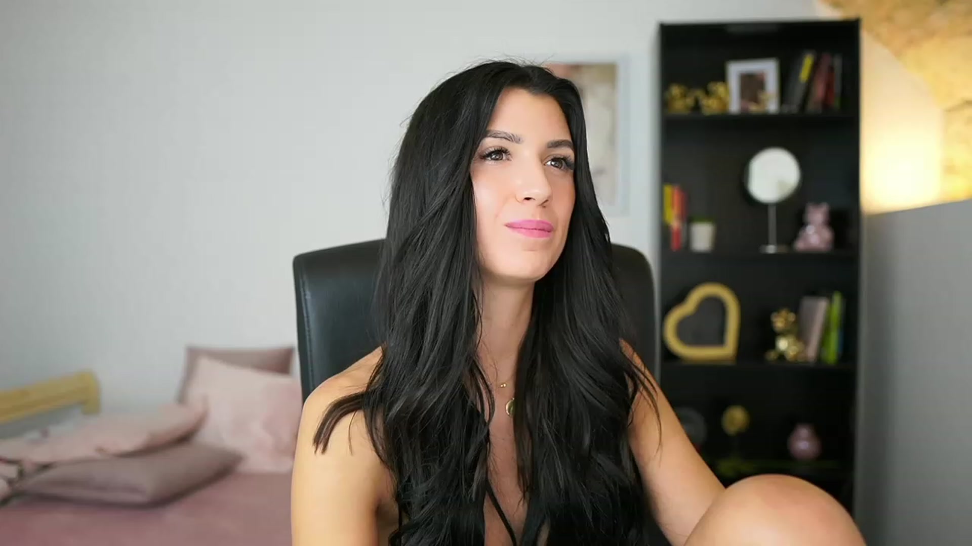 Gallery image thumbnail from Julia_Roca's myfreecams stream on, 02/10/2024, 17:37 image 20 of 20