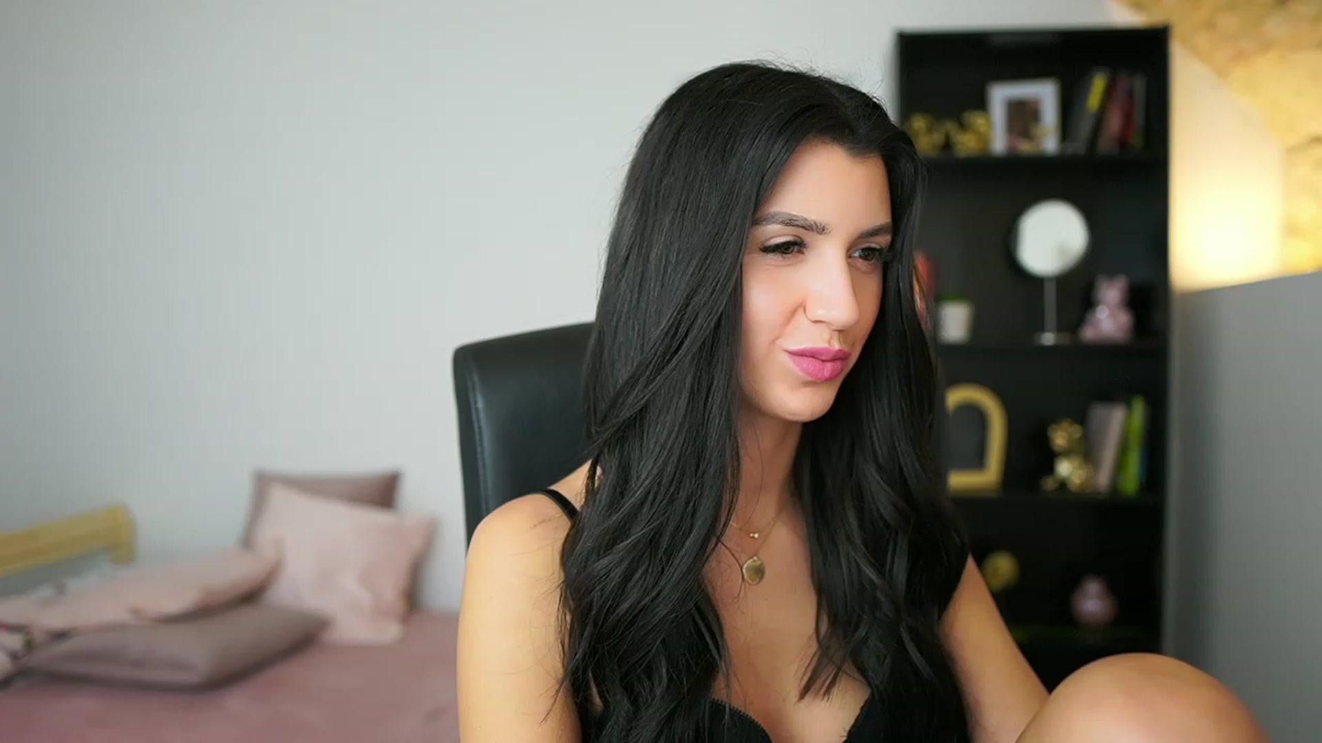 Gallery image thumbnail from Julia_Roca's myfreecams stream on, 02/10/2024, 17:37 image 5 of 20