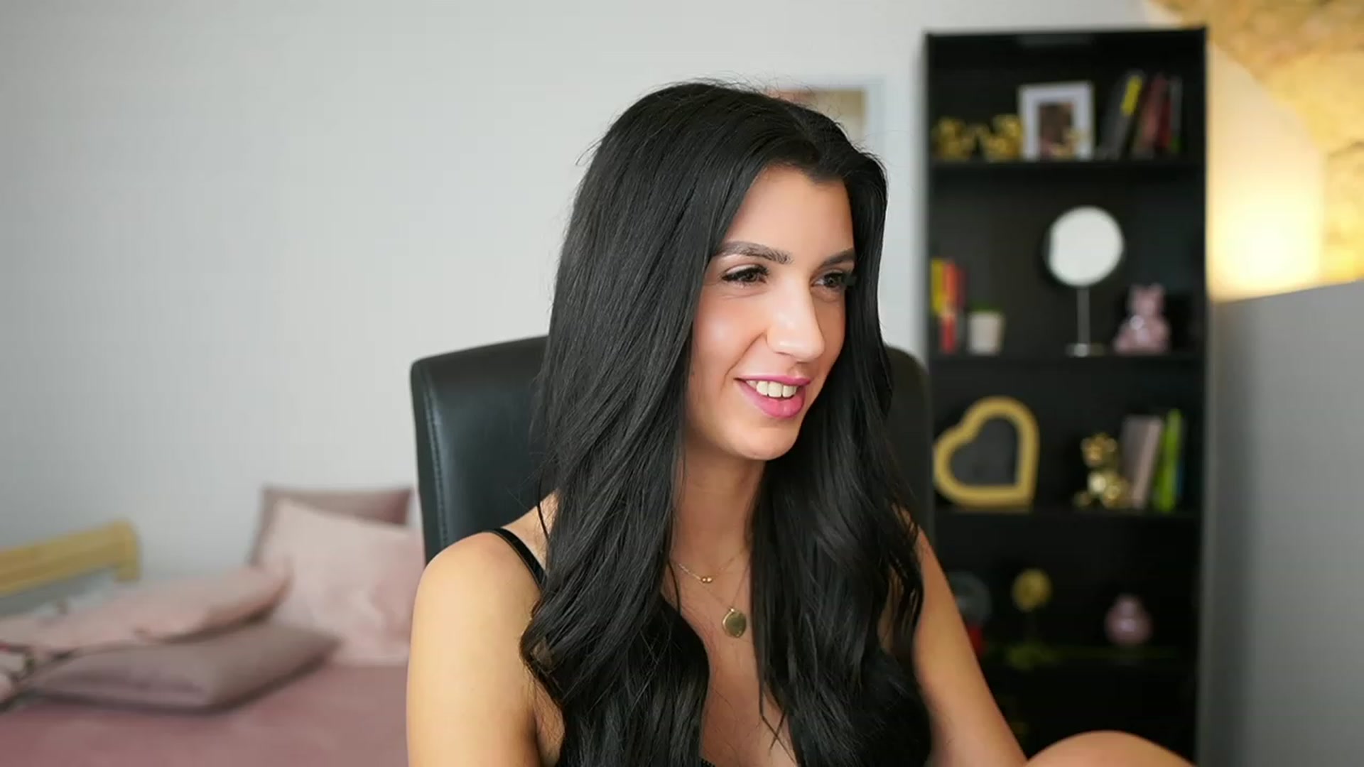 Gallery image thumbnail from Julia_Roca's myfreecams stream on, 02/10/2024, 18:18 image 17 of 20