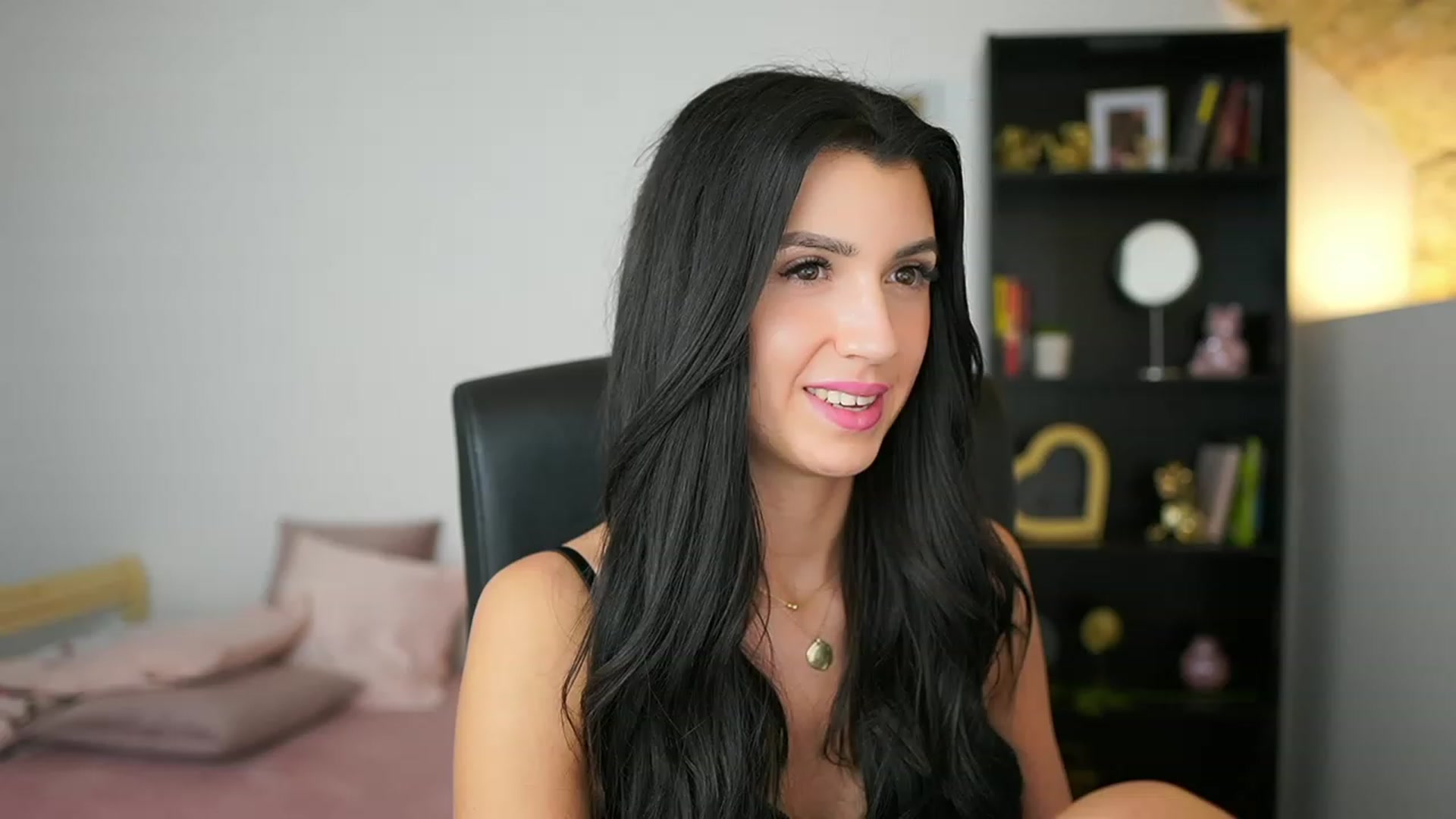 Gallery image thumbnail from Julia_Roca's myfreecams stream on, 02/10/2024, 18:18 image 5 of 20