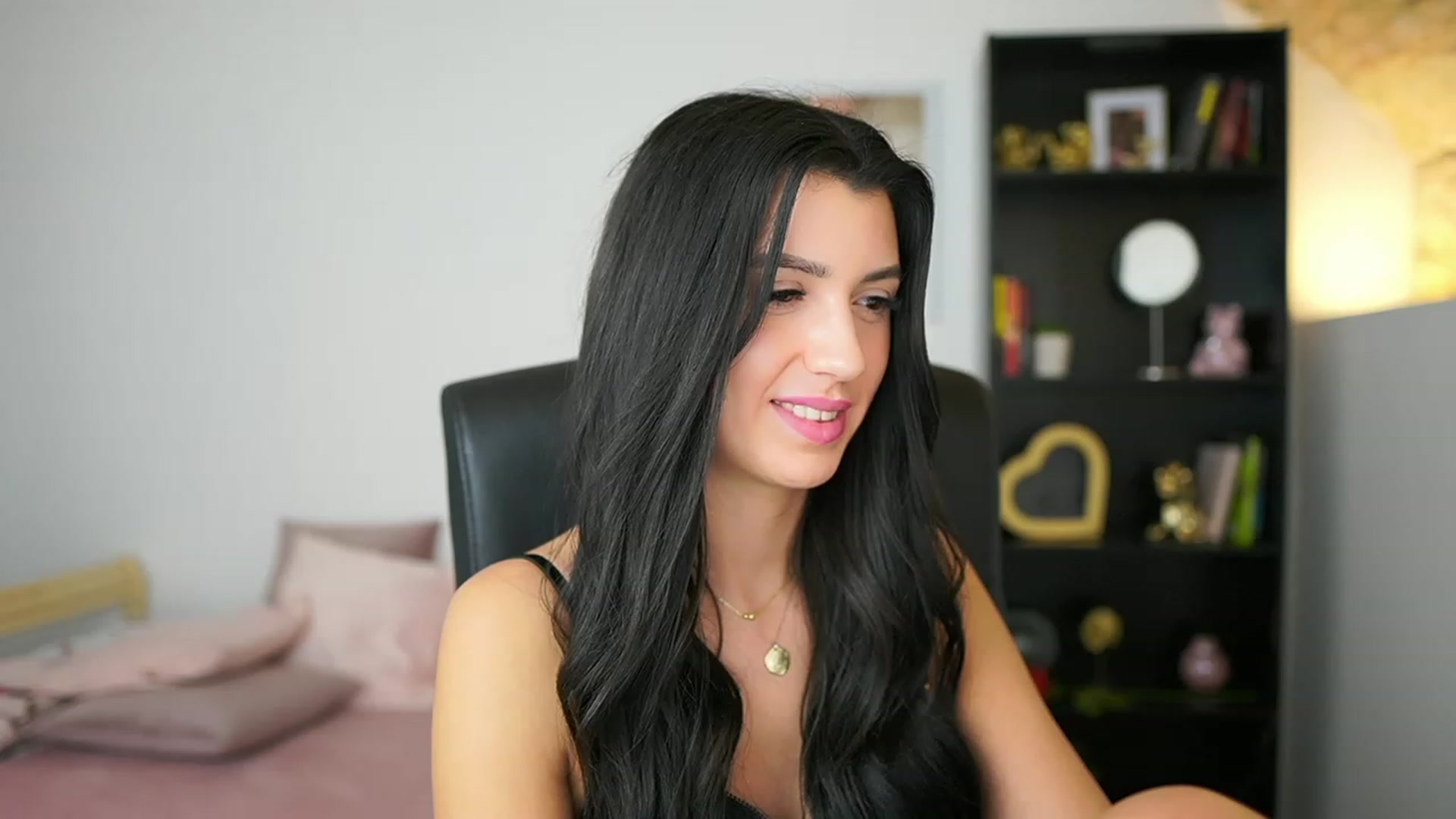 Gallery image thumbnail from Julia_Roca's myfreecams stream on, 02/10/2024, 18:18 image 16 of 20