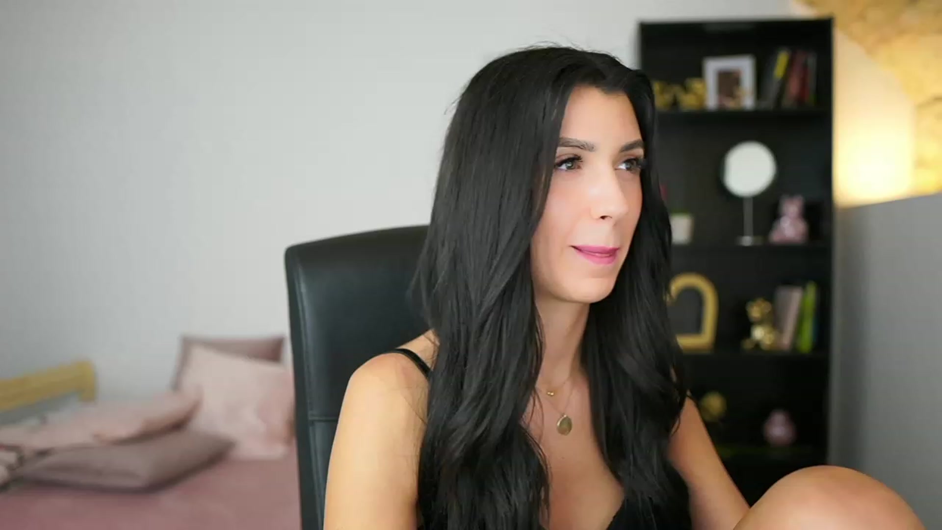 Gallery image thumbnail from Julia_Roca's myfreecams stream on, 02/10/2024, 18:18 image 7 of 20