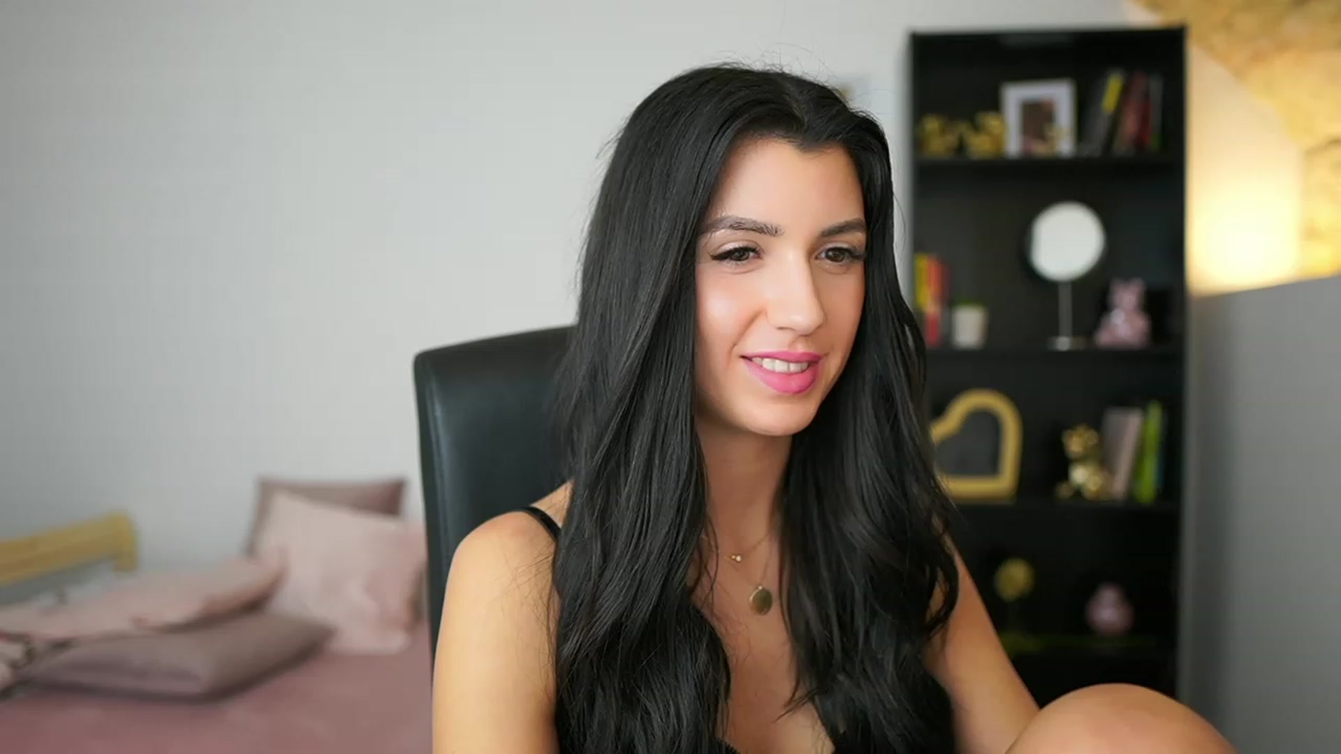 Gallery image thumbnail from Julia_Roca's myfreecams stream on, 02/10/2024, 18:18 image 10 of 20