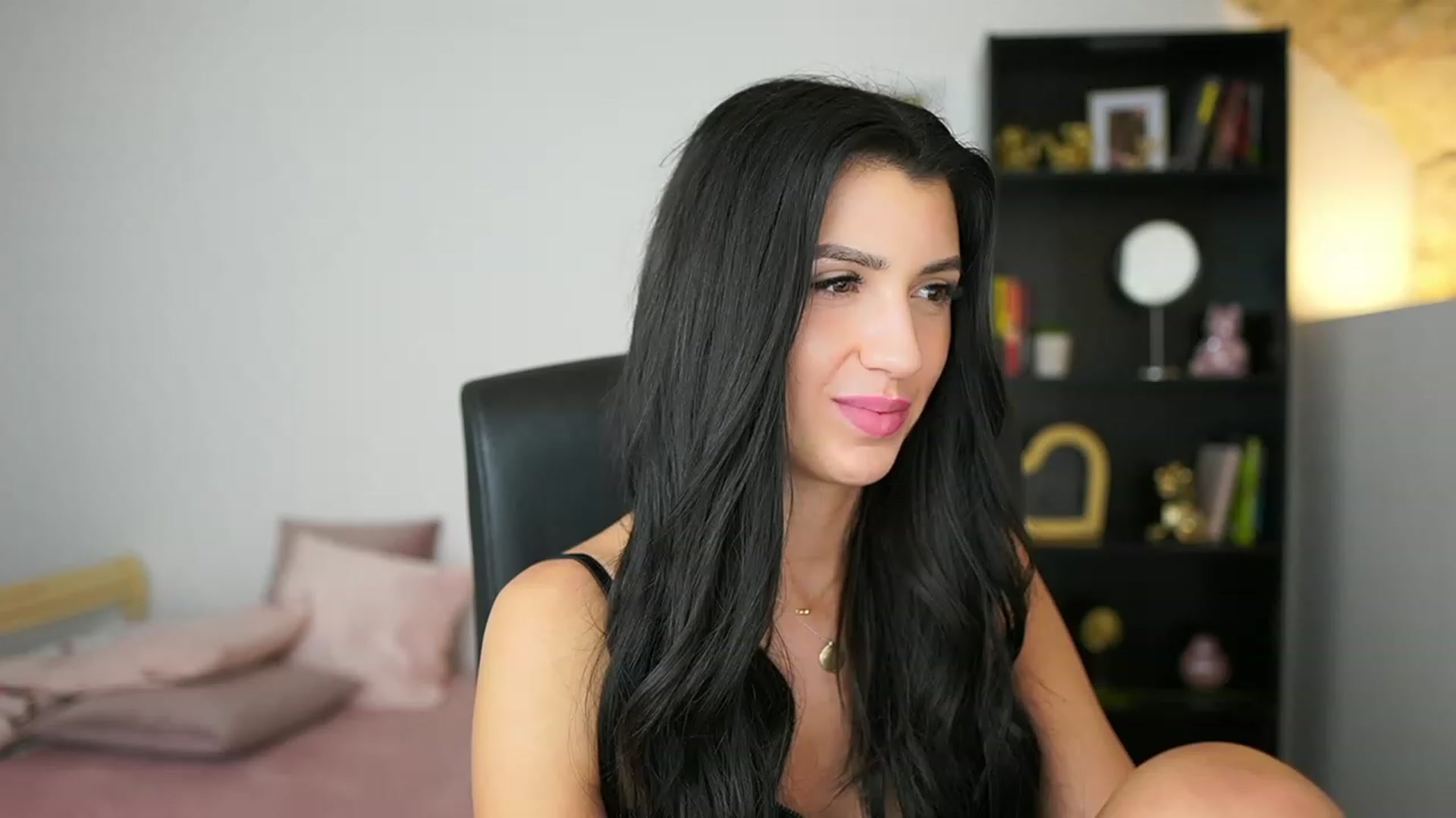 Gallery image thumbnail from Julia_Roca's myfreecams stream on, 02/10/2024, 18:18 image 14 of 20