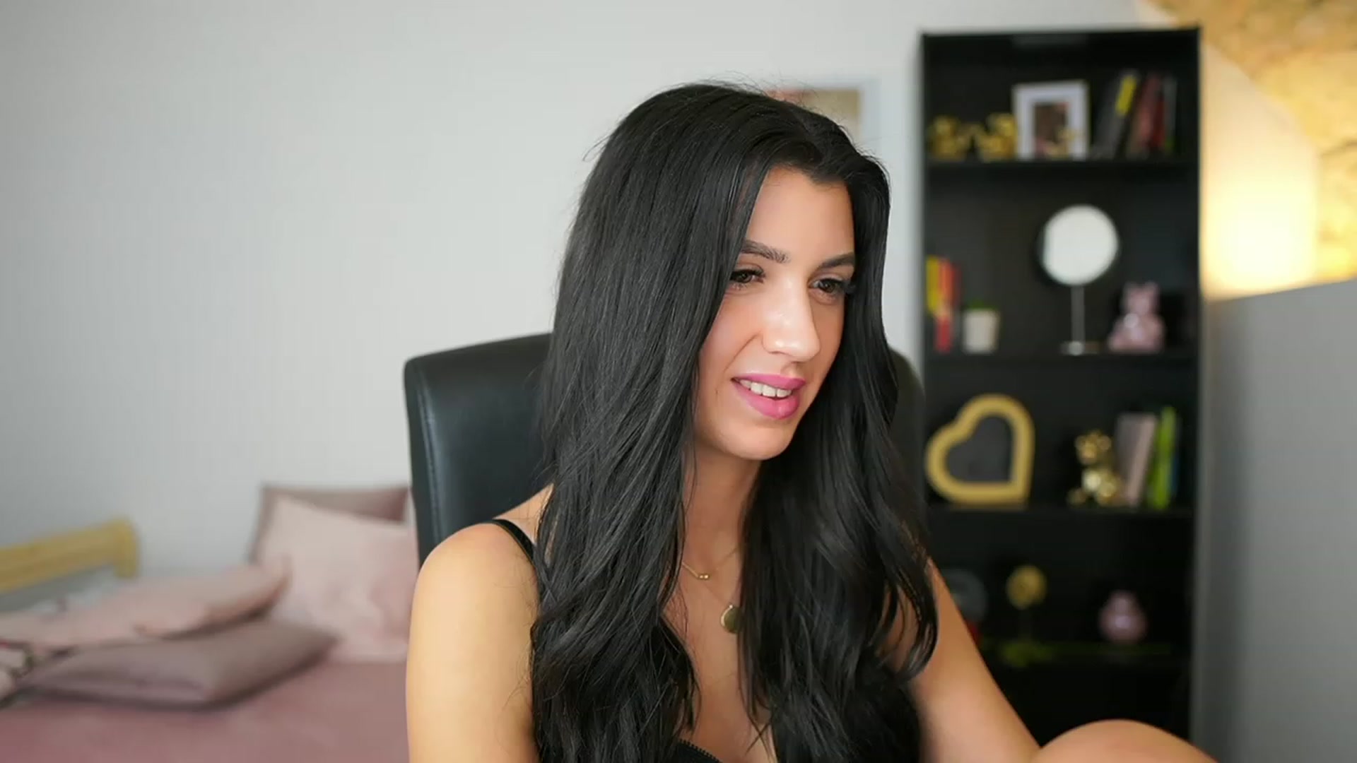 Gallery image thumbnail from Julia_Roca's myfreecams stream on, 02/10/2024, 18:18 image 18 of 20