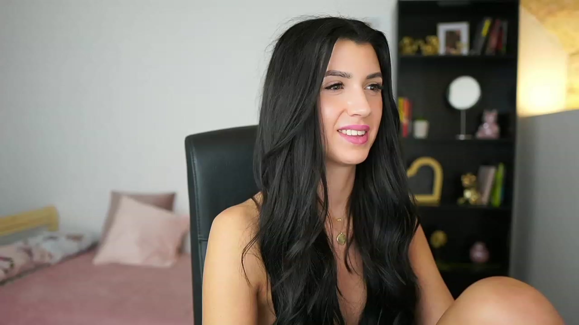 Gallery image thumbnail from Julia_Roca's myfreecams stream on, 02/10/2024, 18:44 image 6 of 20