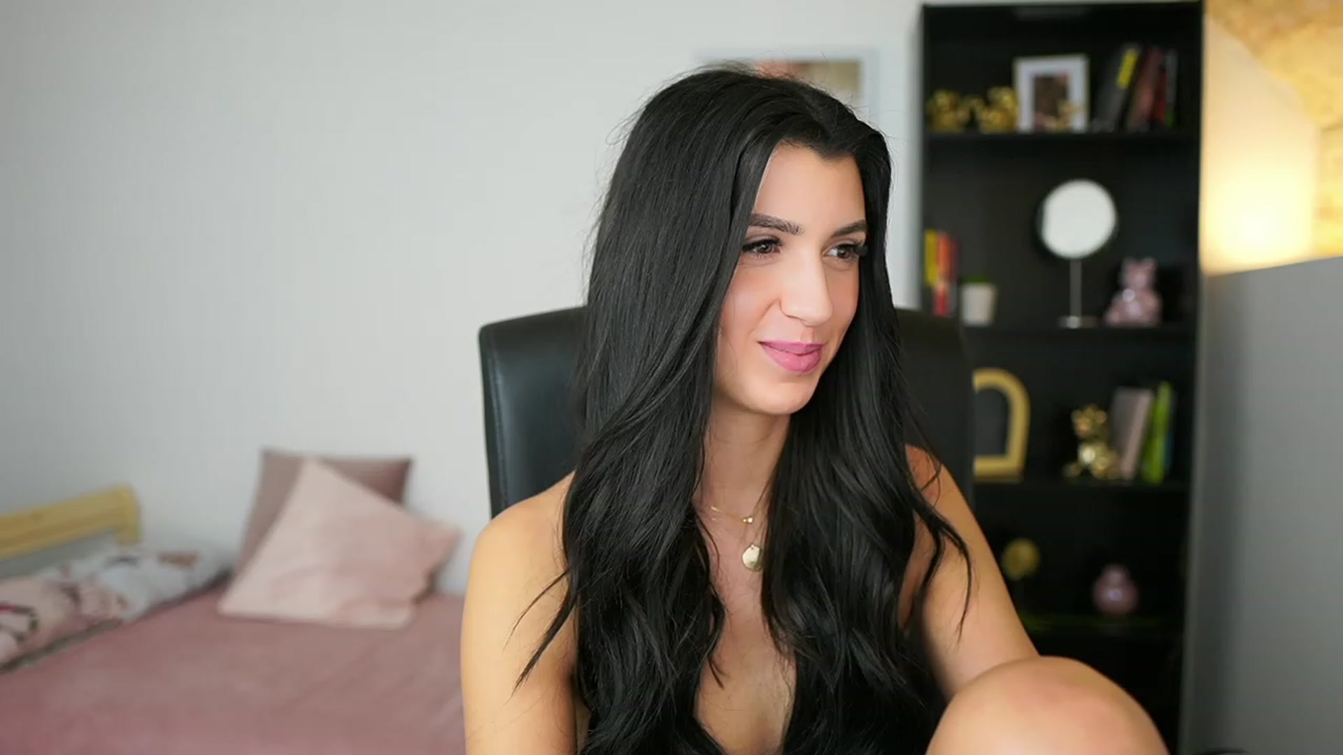 Gallery image thumbnail from Julia_Roca's myfreecams stream on, 02/10/2024, 19:25 image 18 of 20