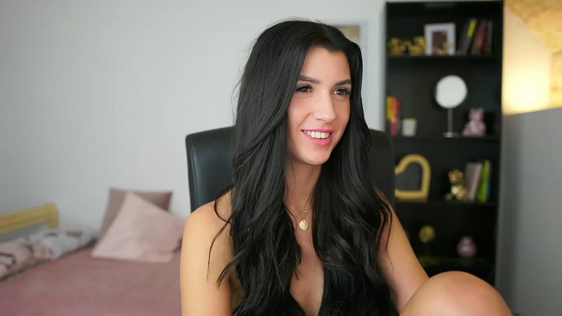 Gallery image thumbnail from Julia_Roca's myfreecams stream on, 02/10/2024, 19:25 image 10 of 20