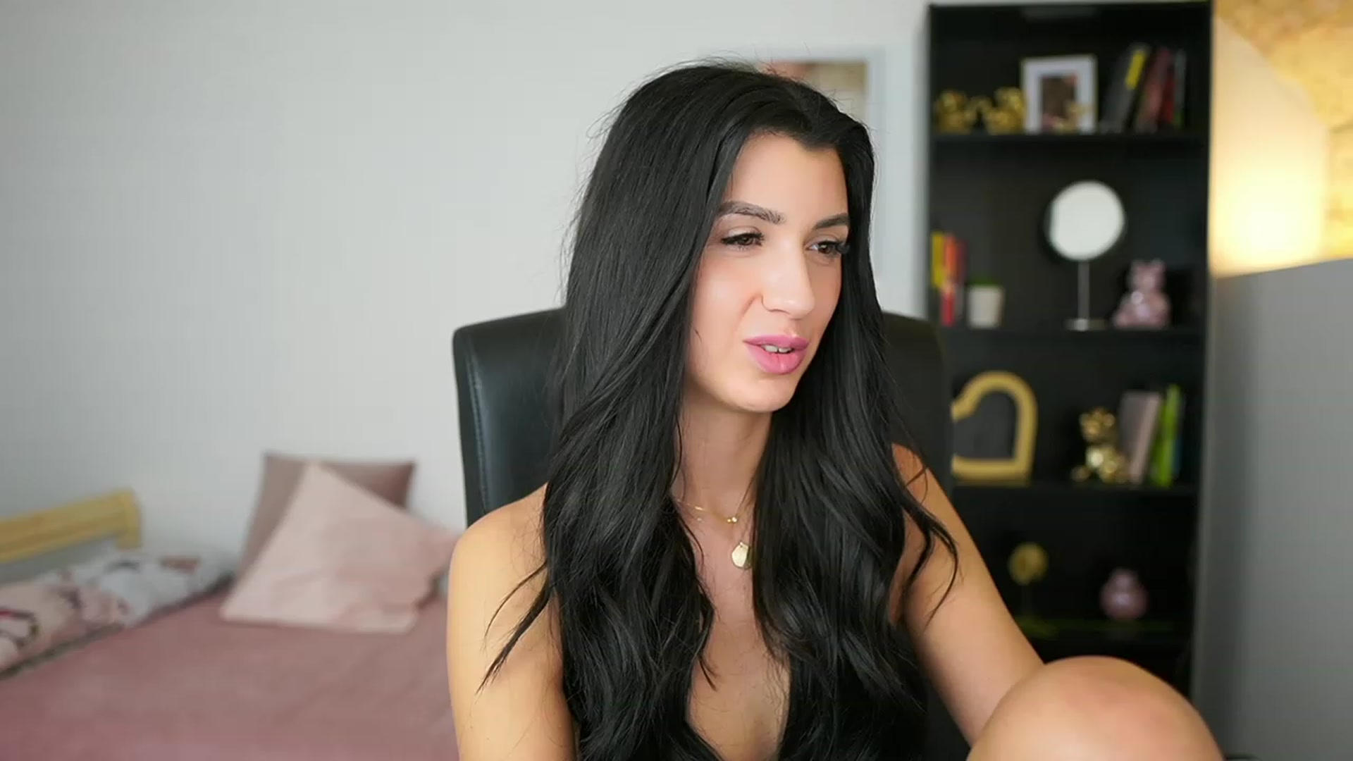 Gallery image thumbnail from Julia_Roca's myfreecams stream on, 02/10/2024, 19:25 image 16 of 20