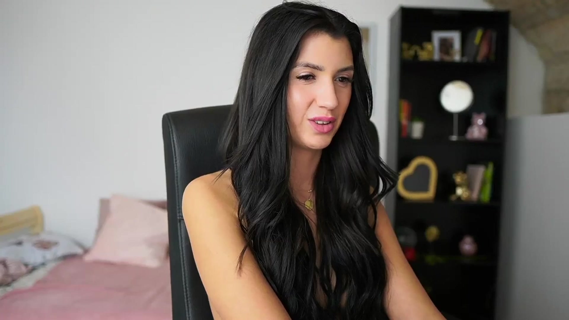 Gallery image thumbnail from Julia_Roca's myfreecams stream on, 02/11/2024, 20:04 image 19 of 20