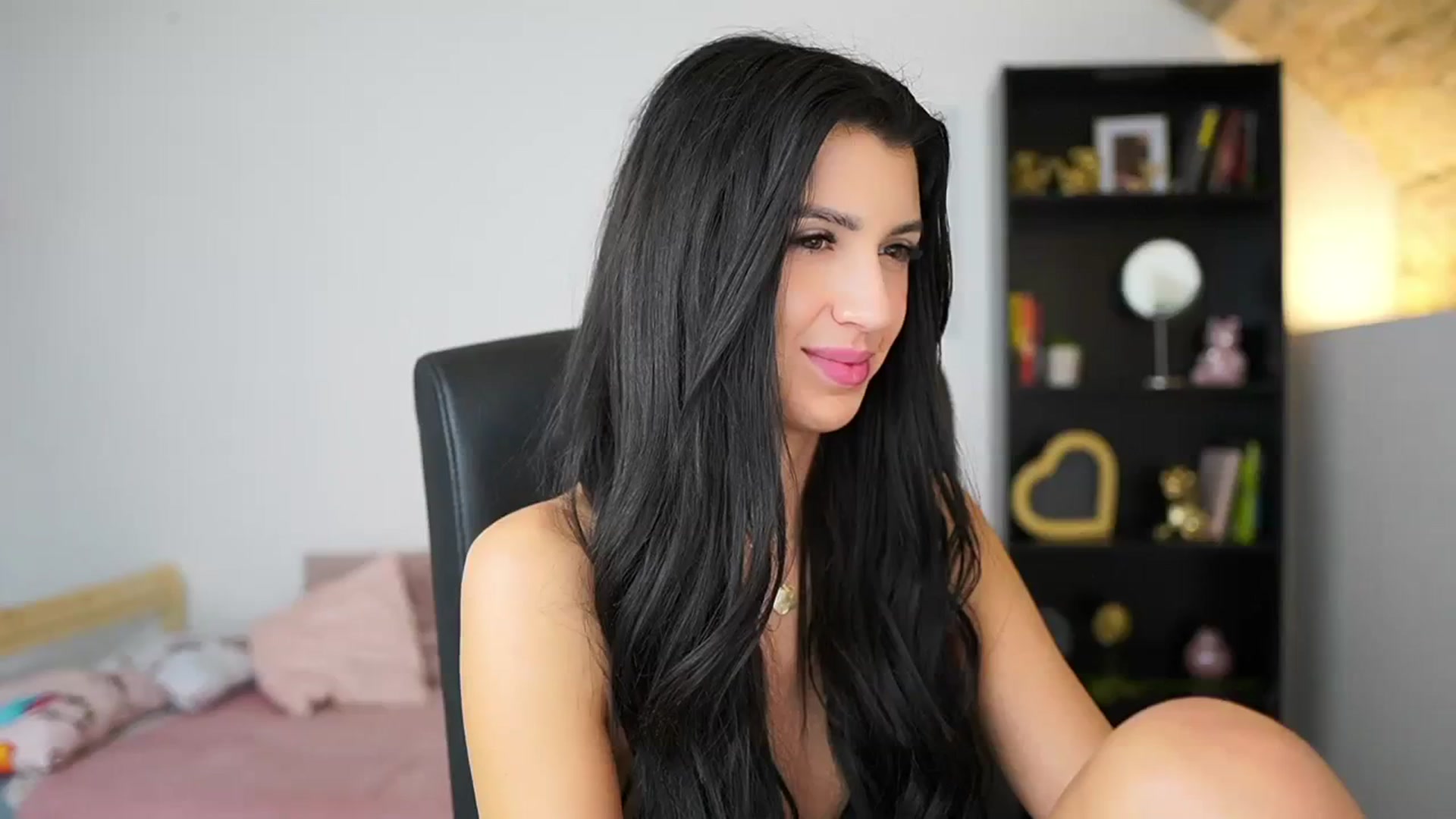 Gallery image thumbnail from Julia_Roca's myfreecams stream on, 02/12/2024, 12:37 image 3 of 20