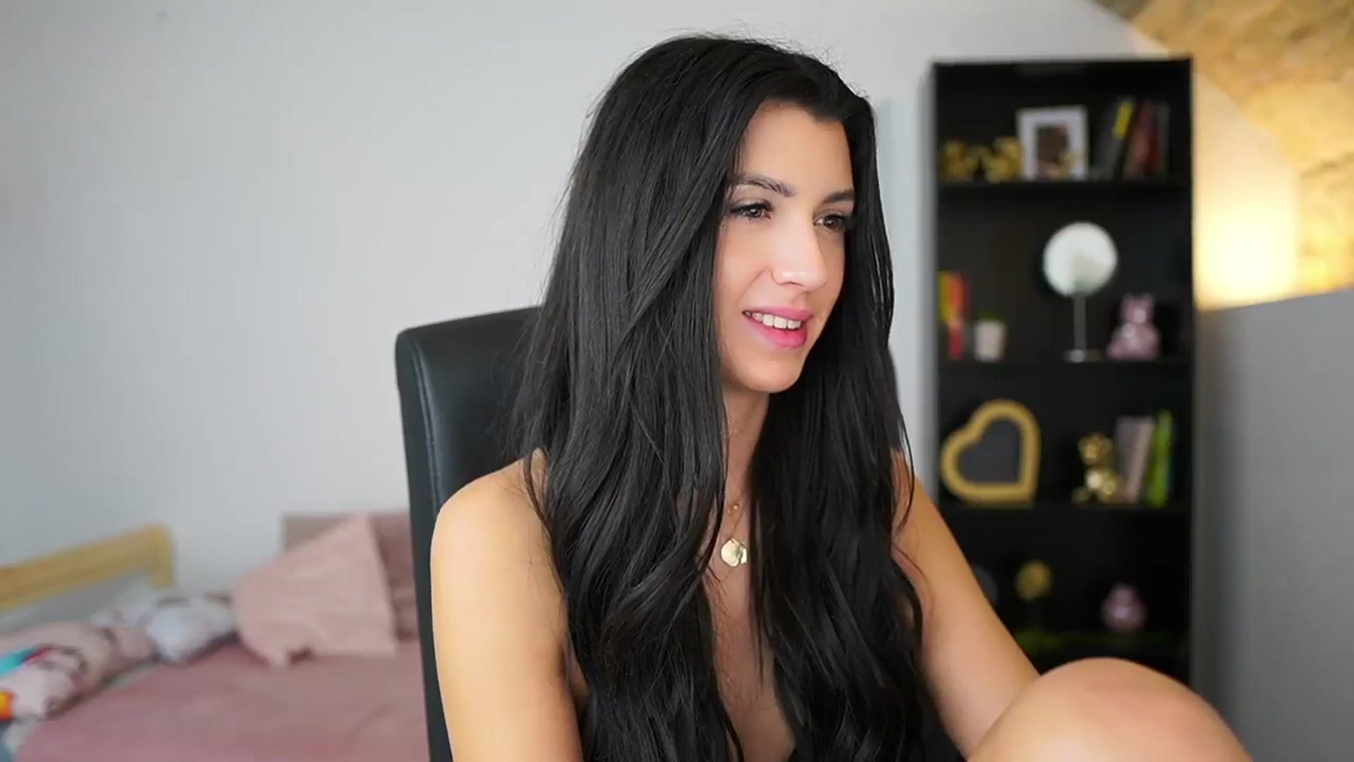 Gallery image thumbnail from Julia_Roca's myfreecams stream on, 02/12/2024, 12:37 image 2 of 20