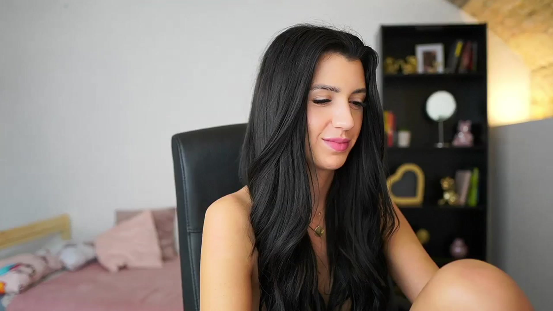 Gallery image thumbnail from Julia_Roca's myfreecams stream on, 02/12/2024, 12:37 image 9 of 20