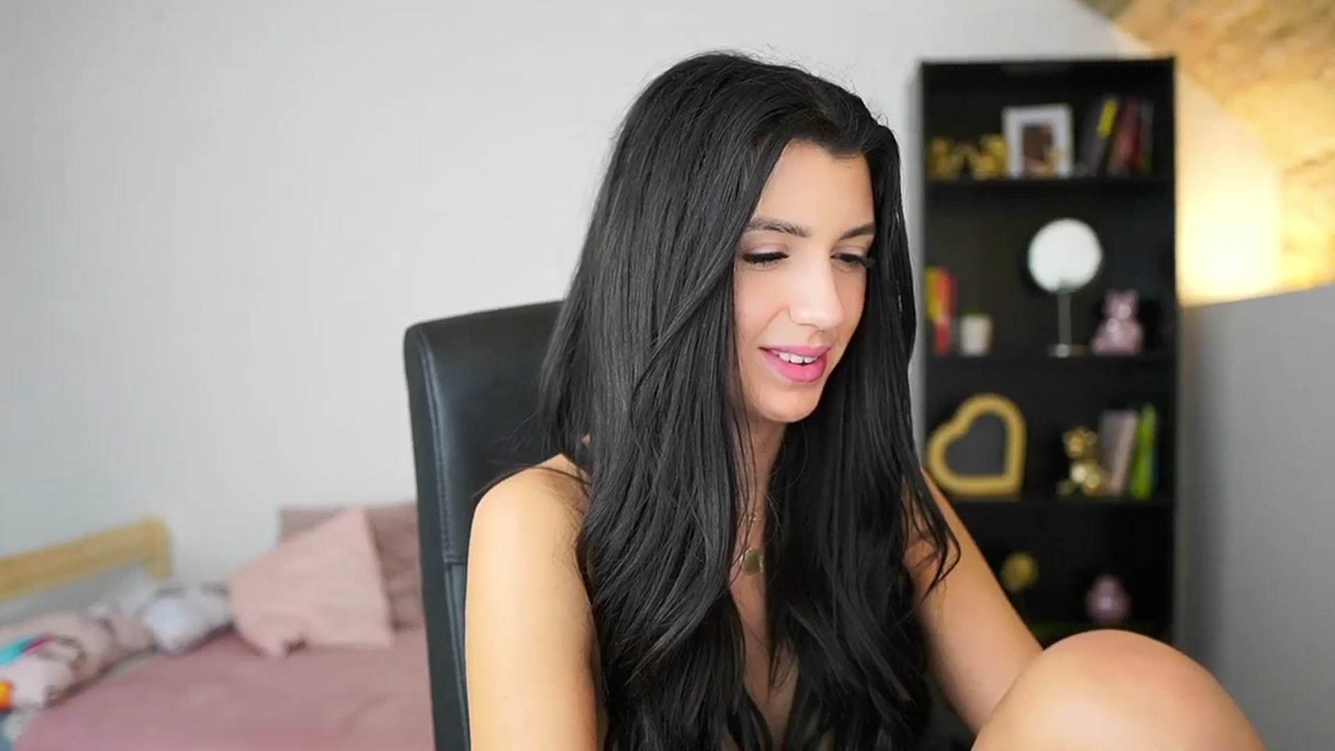 Gallery image thumbnail from Julia_Roca's myfreecams stream on, 02/12/2024, 12:37 image 8 of 20