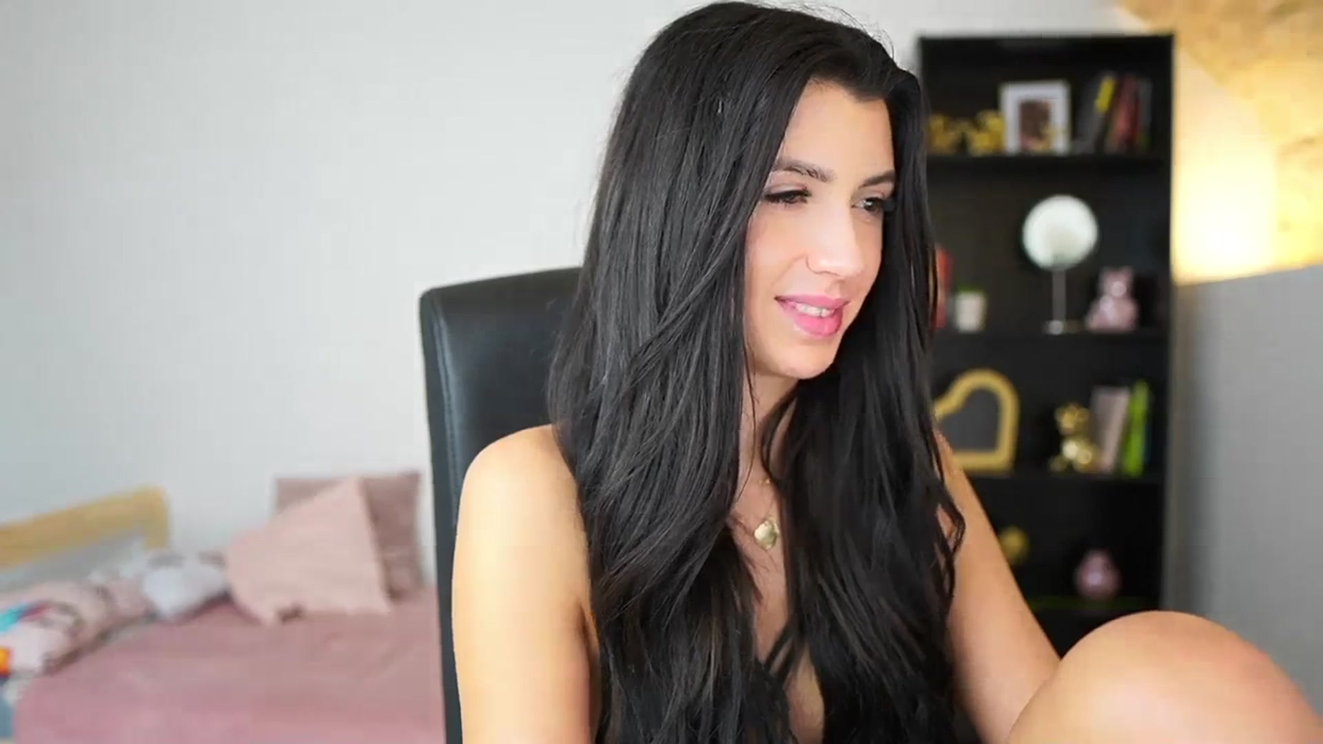 Gallery image thumbnail from Julia_Roca's myfreecams stream on, 02/12/2024, 12:37 image 19 of 20