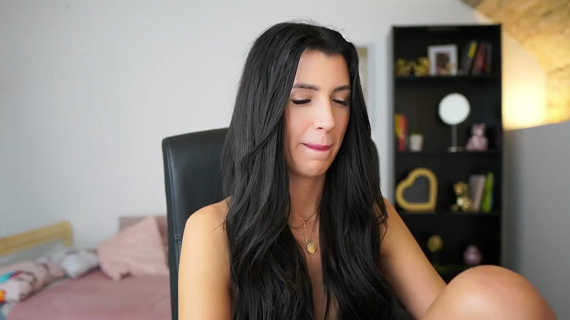 Gallery image thumbnail from Julia_Roca's myfreecams stream on, 02/12/2024, 13:40 image 14 of 20