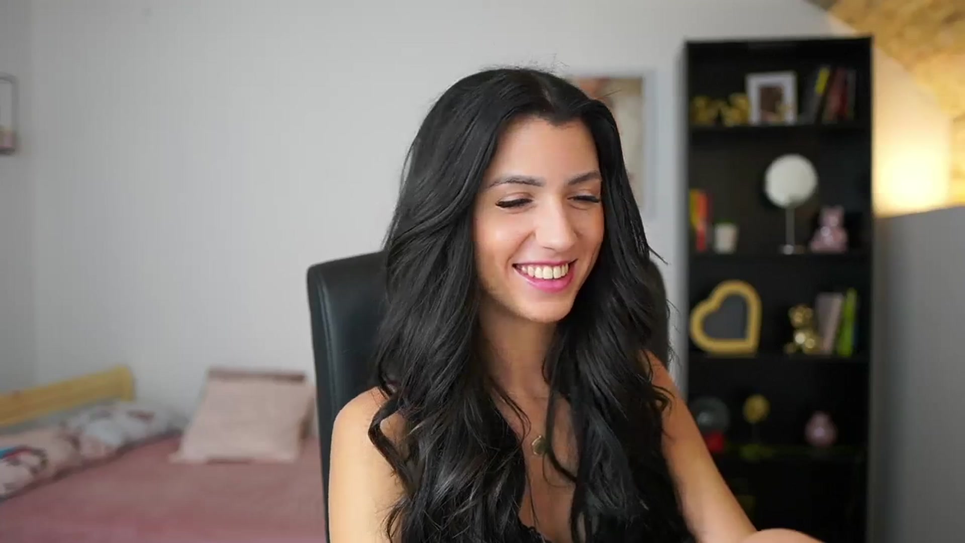 Gallery image thumbnail from Julia_Roca's myfreecams stream on, 02/13/2024, 15:04 image 4 of 20