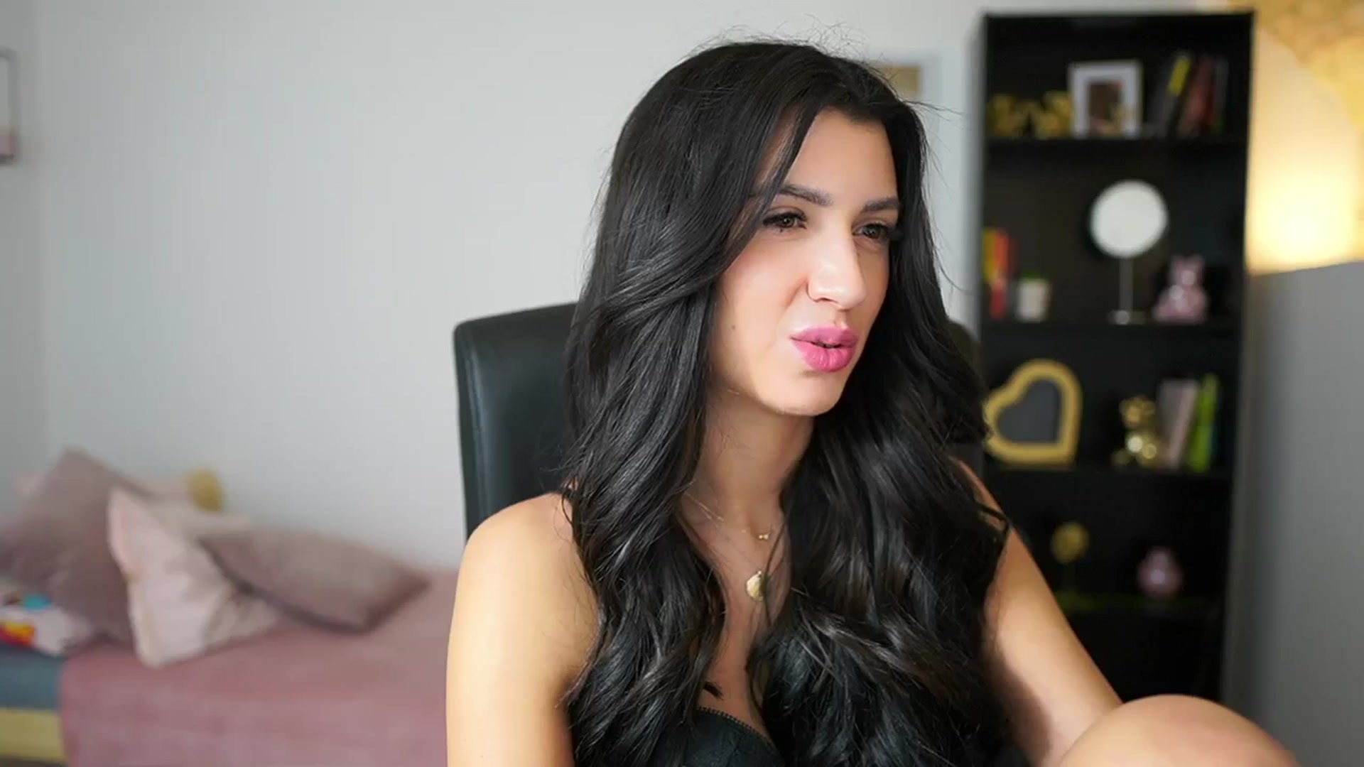 Gallery image thumbnail from Julia_Roca's myfreecams stream on, 02/13/2024, 16:47 image 4 of 20