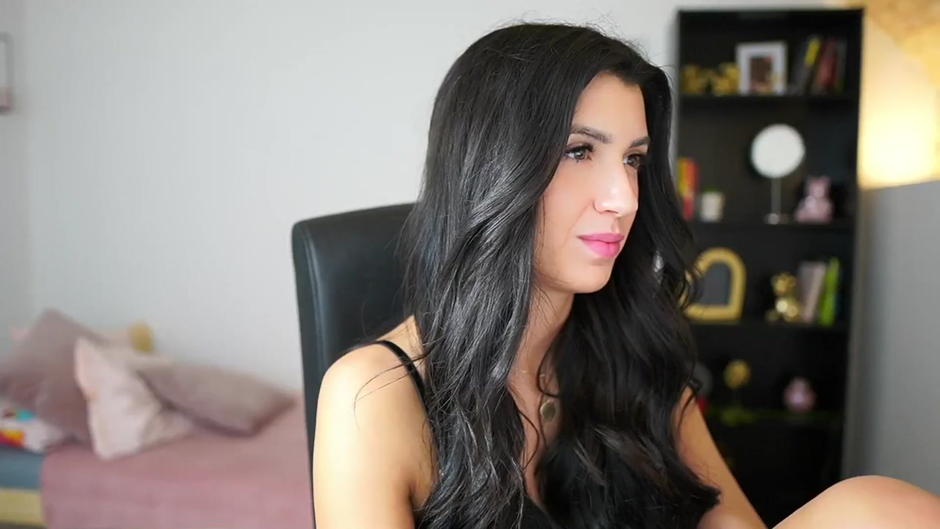 Gallery image thumbnail from Julia_Roca's myfreecams stream on, 02/13/2024, 16:47 image 11 of 20