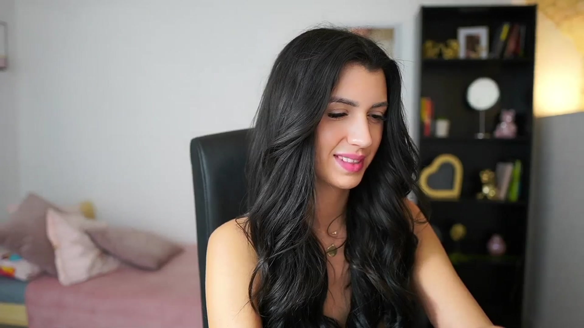 Gallery image thumbnail from Julia_Roca's myfreecams stream on, 02/13/2024, 16:47 image 20 of 20