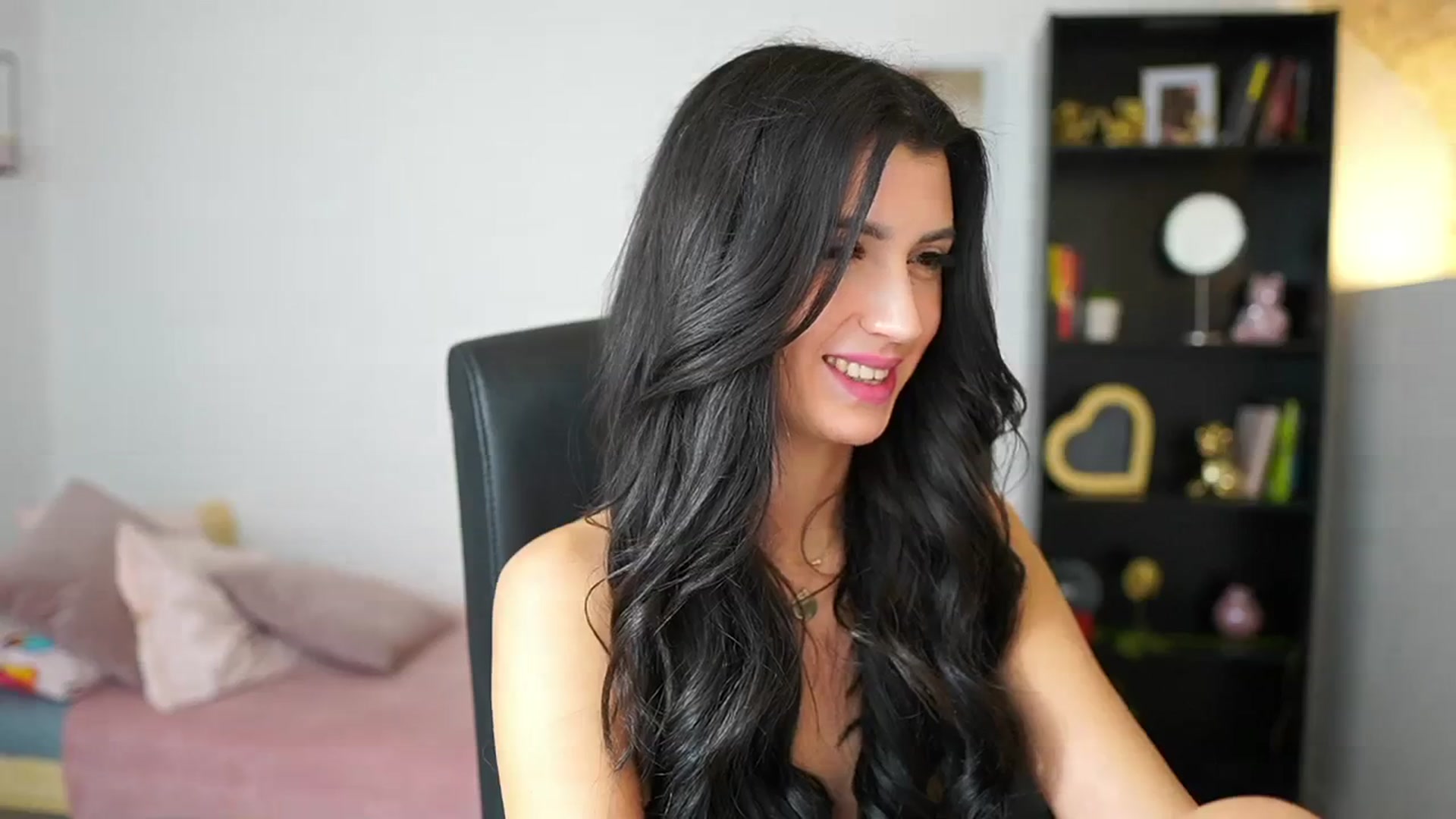Gallery image thumbnail from Julia_Roca's myfreecams stream on, 02/13/2024, 16:47 image 17 of 20