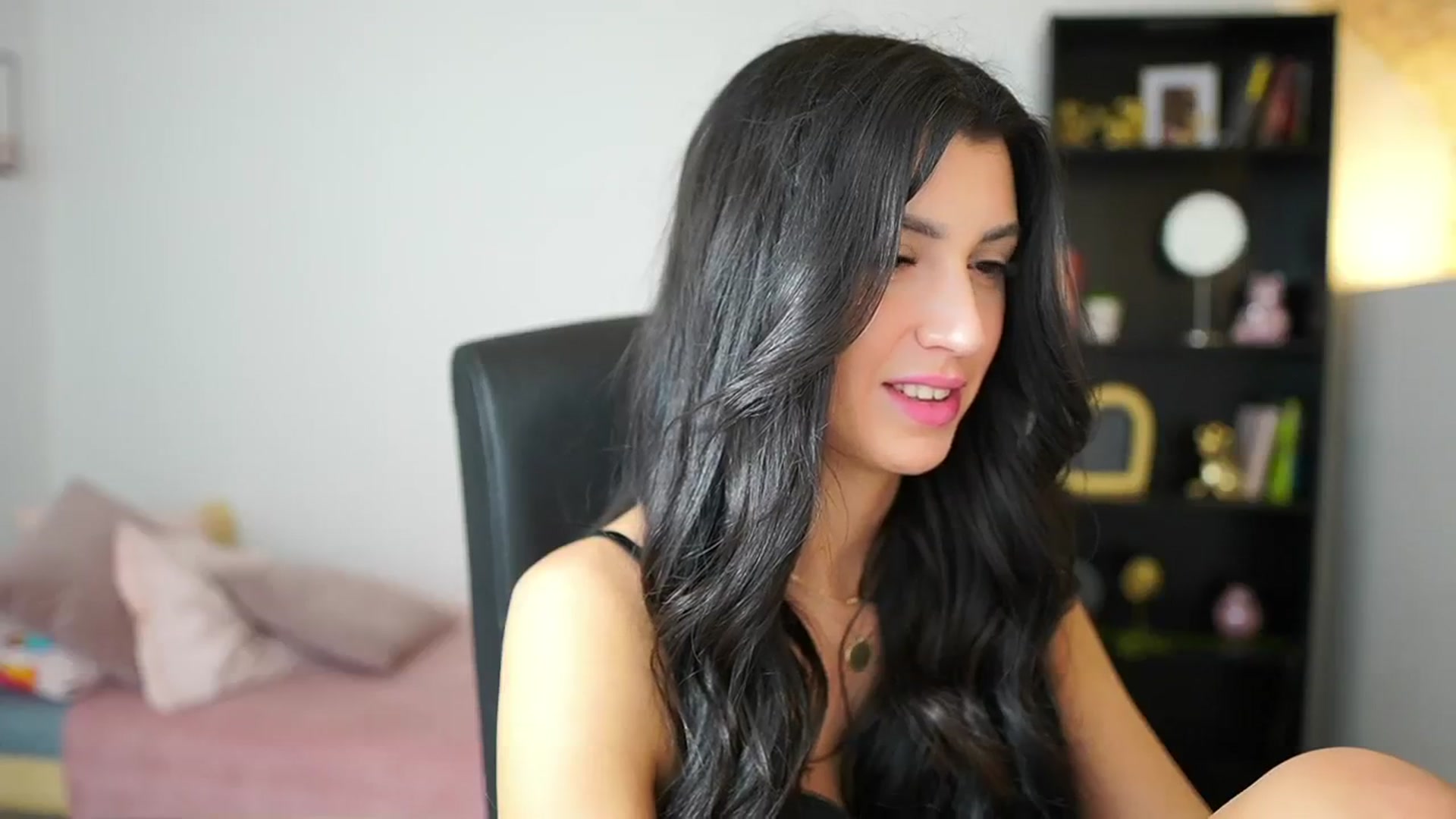 Gallery image thumbnail from Julia_Roca's myfreecams stream on, 02/13/2024, 16:47 image 10 of 20