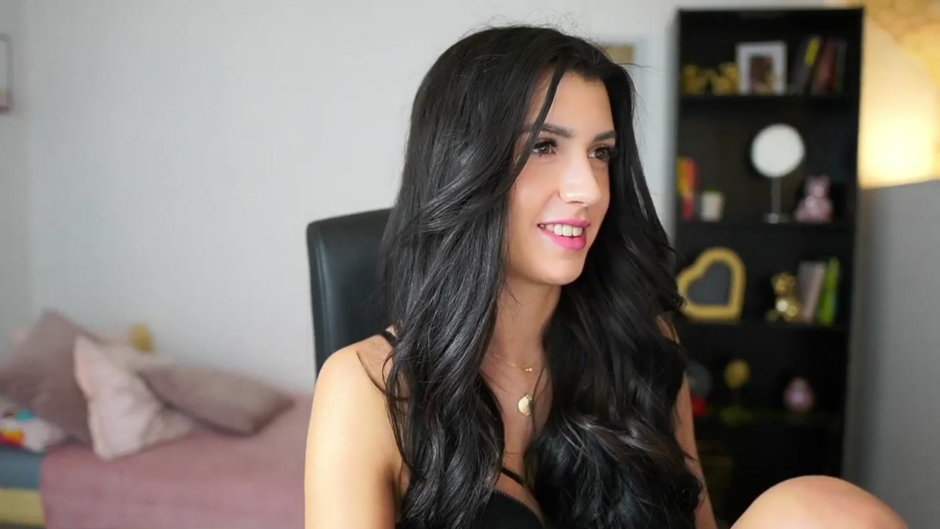 Gallery image thumbnail from Julia_Roca's myfreecams stream on, 02/13/2024, 16:47 image 3 of 20