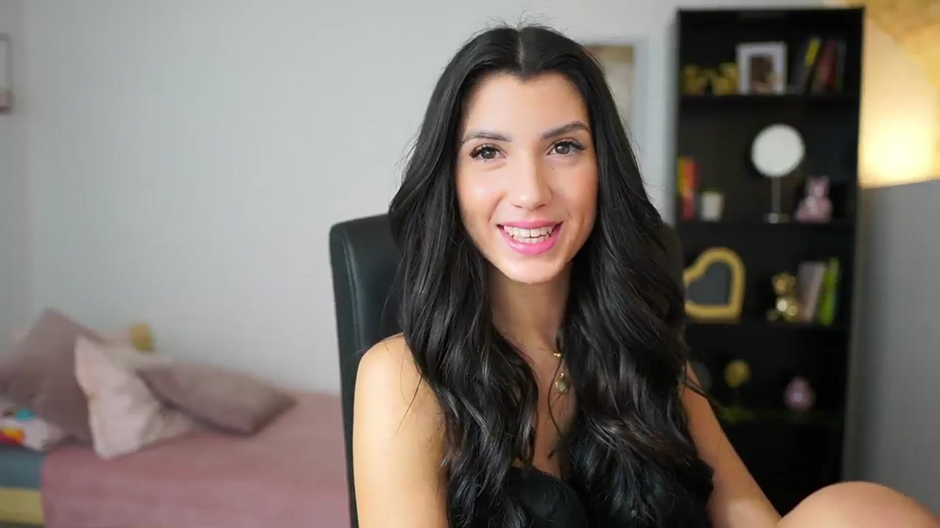 Gallery image thumbnail from Julia_Roca's myfreecams stream on, 02/13/2024, 16:47 image 7 of 20
