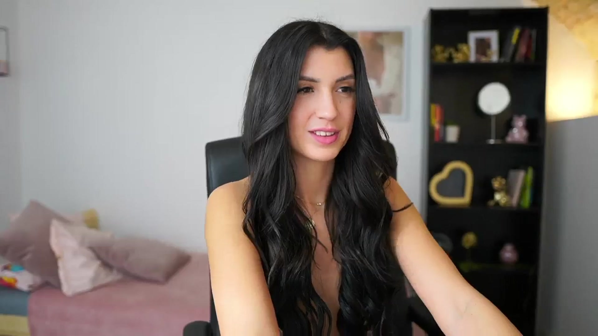 Gallery image thumbnail from Julia_Roca's myfreecams stream on, 02/13/2024, 17:37 image 7 of 20