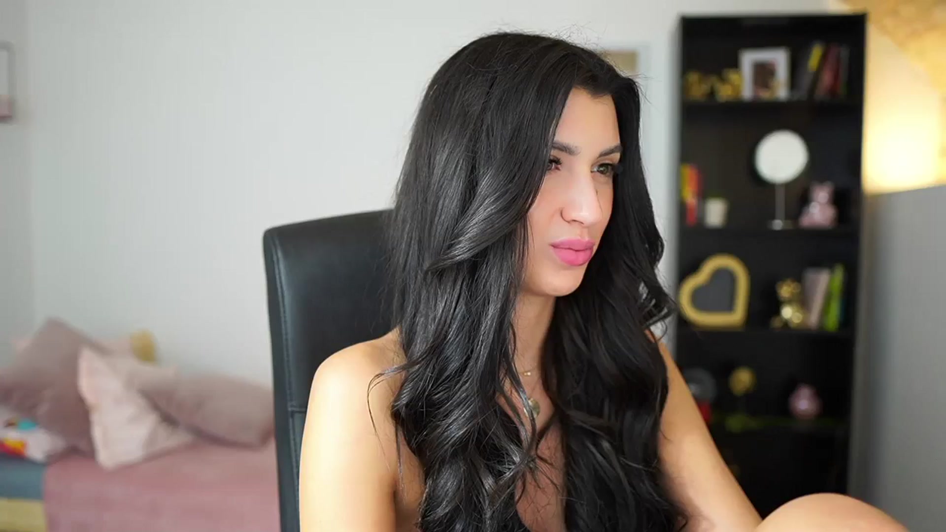 Gallery image thumbnail from Julia_Roca's myfreecams stream on, 02/13/2024, 17:37 image 1 of 20