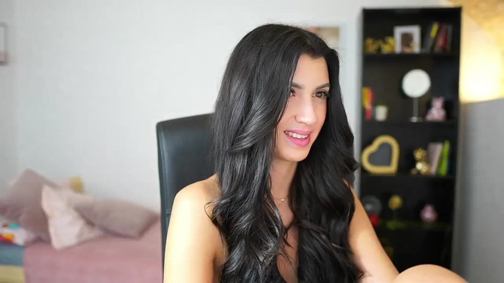 Gallery image thumbnail from Julia_Roca's myfreecams stream on, 02/13/2024, 17:37 image 4 of 20