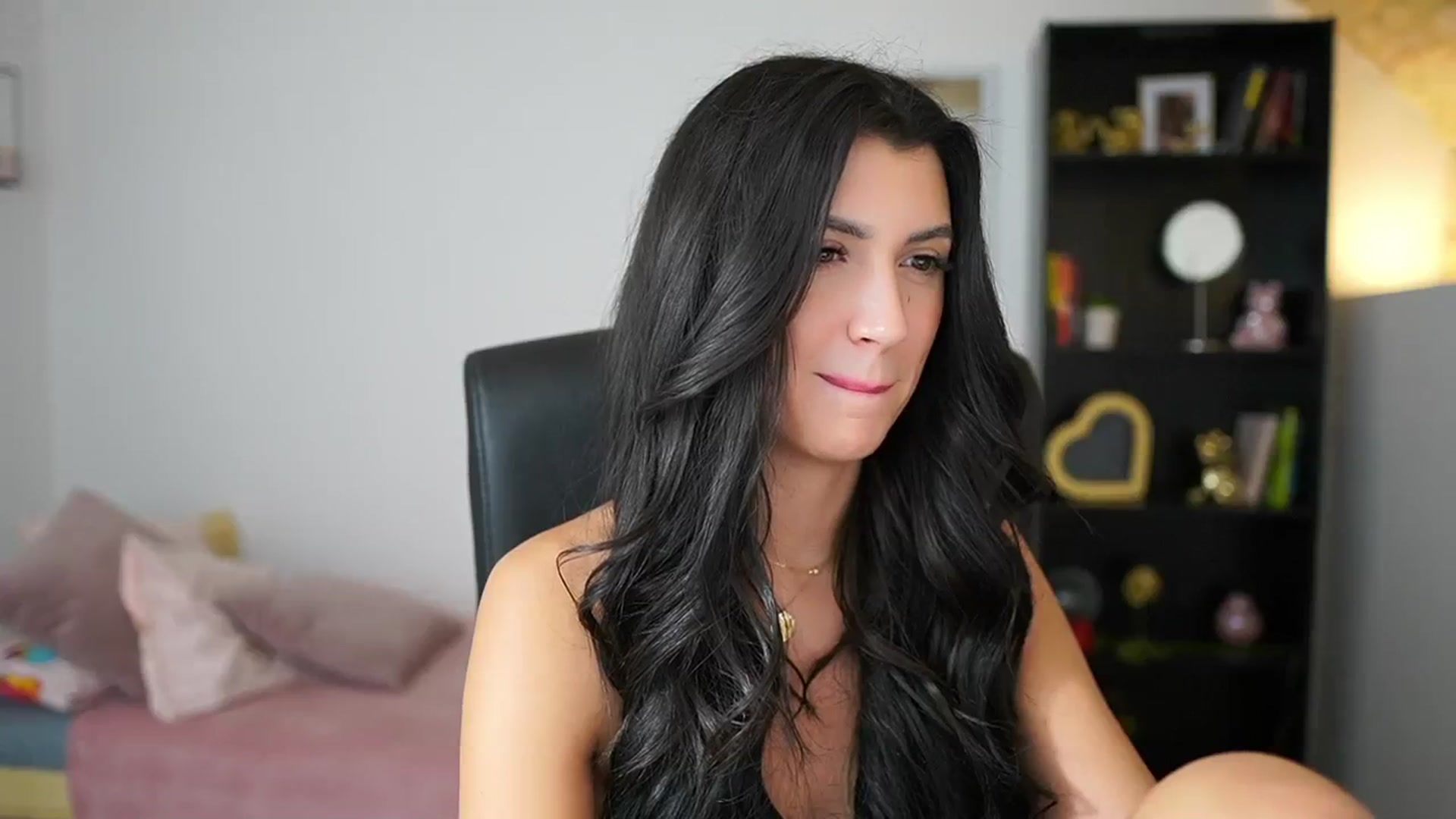 Gallery image thumbnail from Julia_Roca's myfreecams stream on, 02/13/2024, 17:37 image 2 of 20