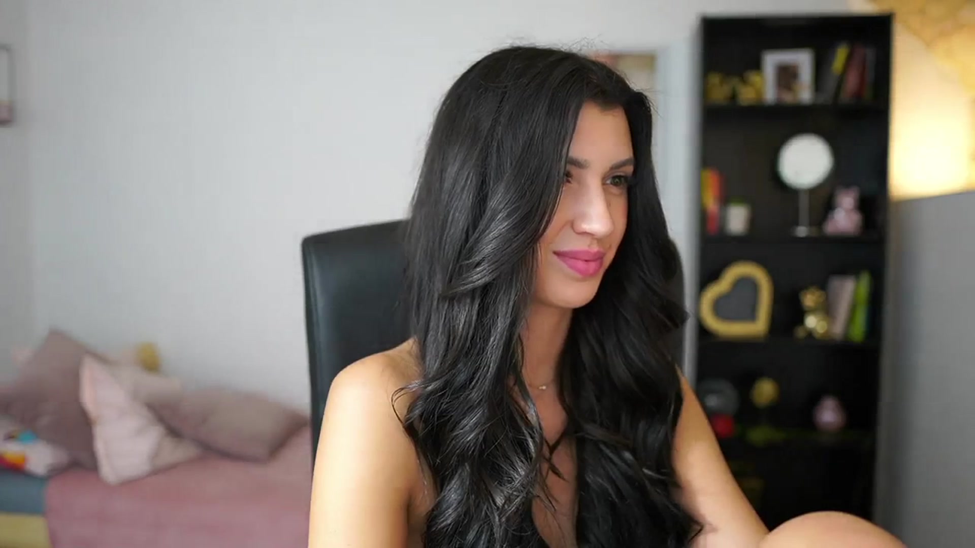 Gallery image thumbnail from Julia_Roca's myfreecams stream on, 02/13/2024, 17:37 image 5 of 20