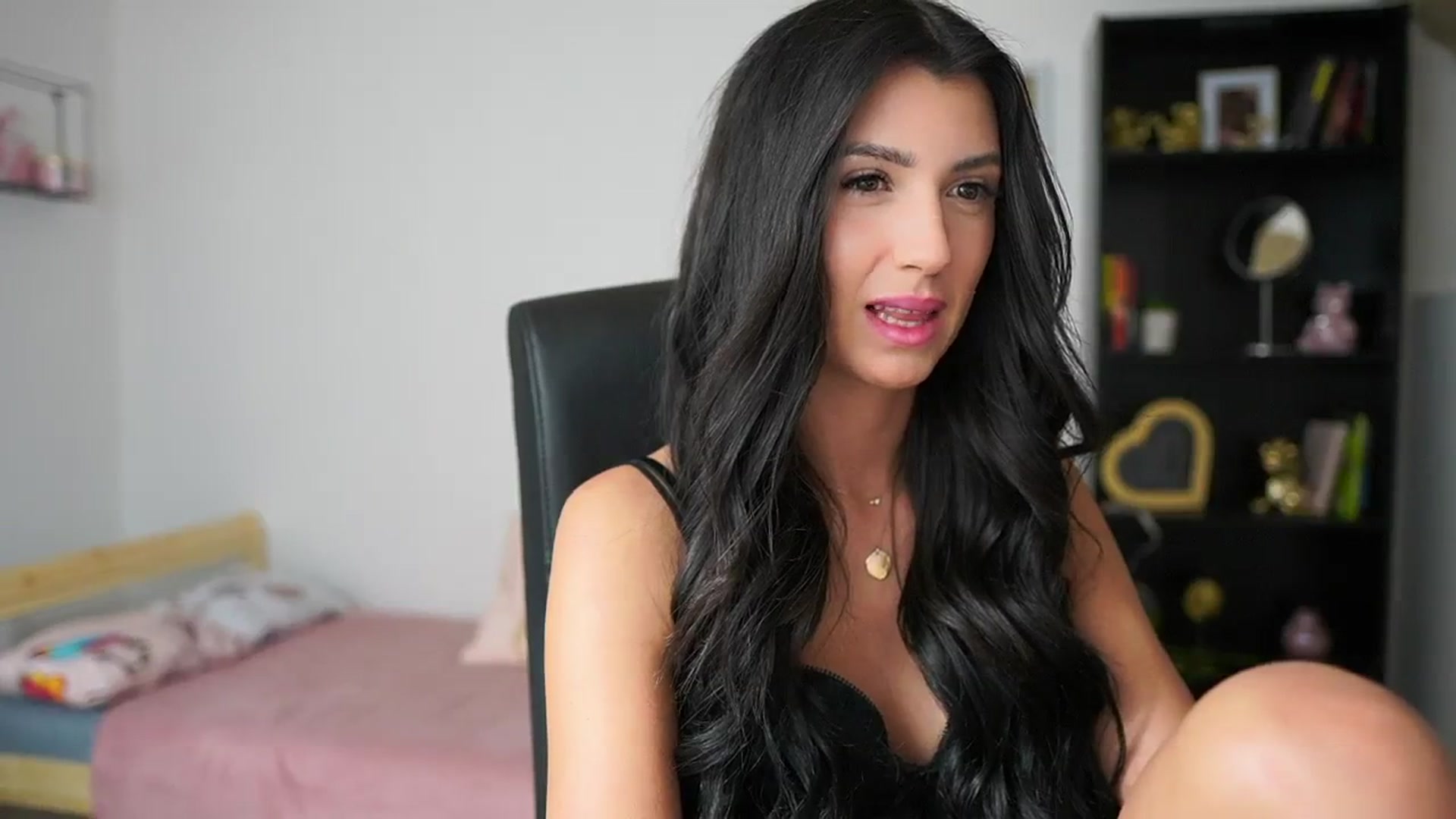 Gallery image thumbnail from Julia_Roca's myfreecams stream on, 02/19/2024, 15:10 image 14 of 20