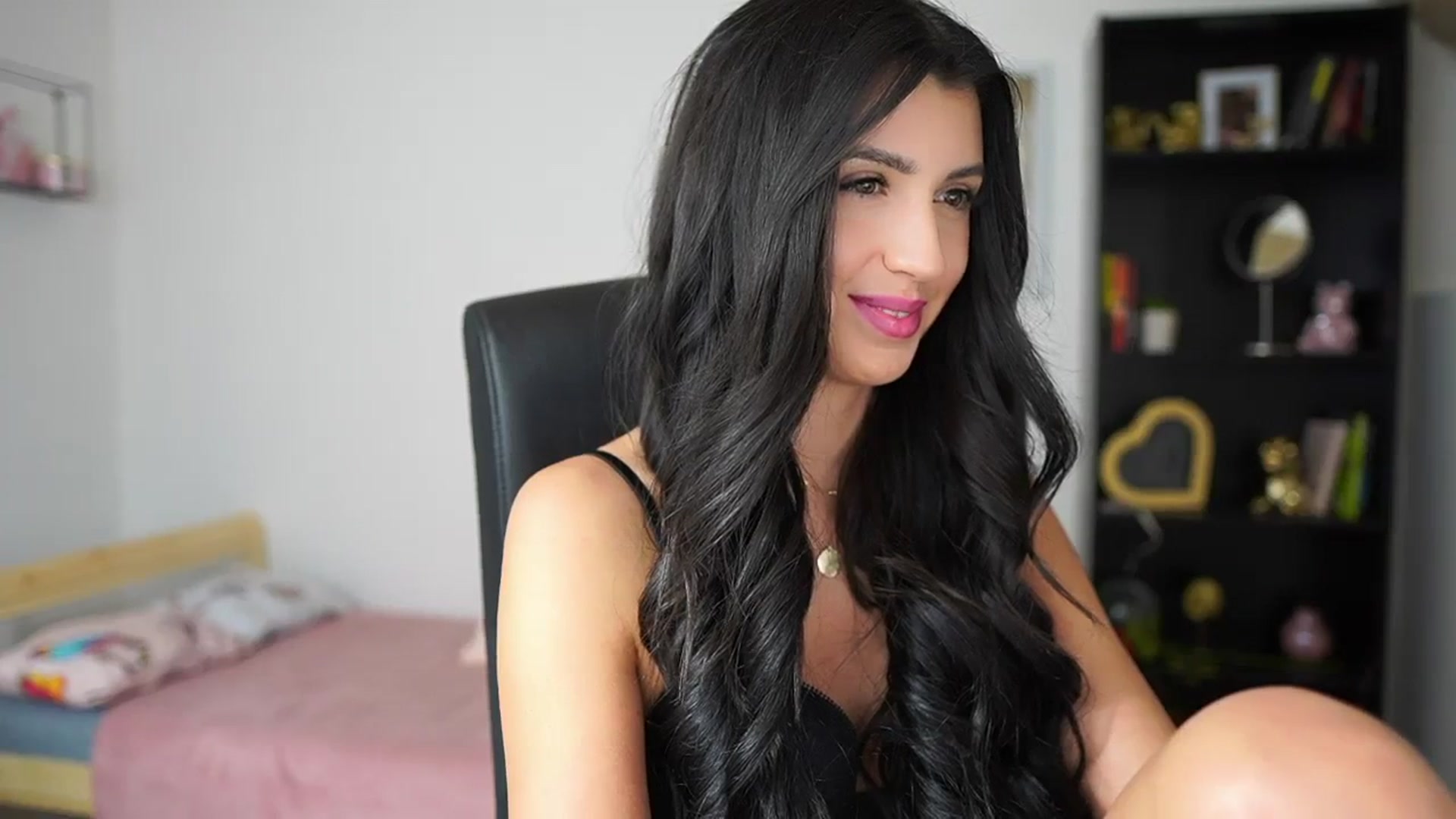 Gallery image thumbnail from Julia_Roca's myfreecams stream on, 02/19/2024, 15:10 image 12 of 20