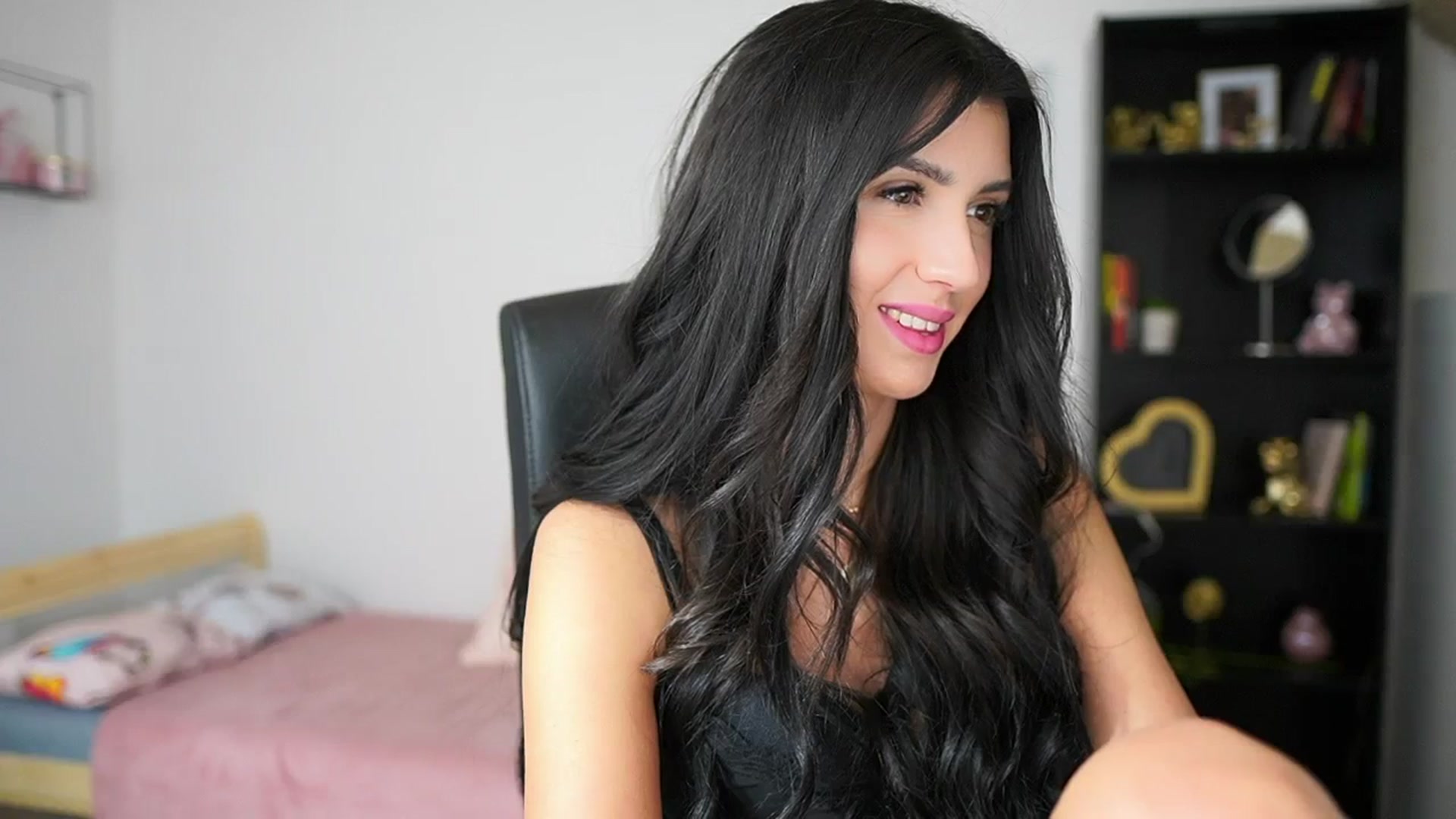 Gallery image thumbnail from Julia_Roca's myfreecams stream on, 02/19/2024, 15:35 image 8 of 20