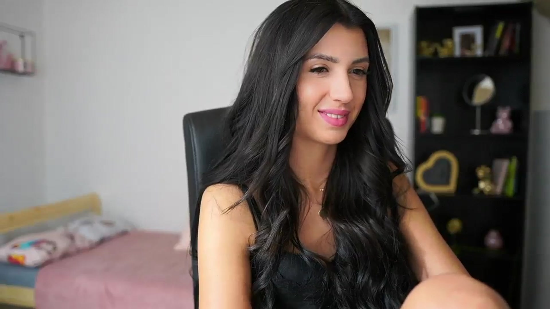 Gallery image thumbnail from Julia_Roca's myfreecams stream on, 02/19/2024, 15:35 image 10 of 20