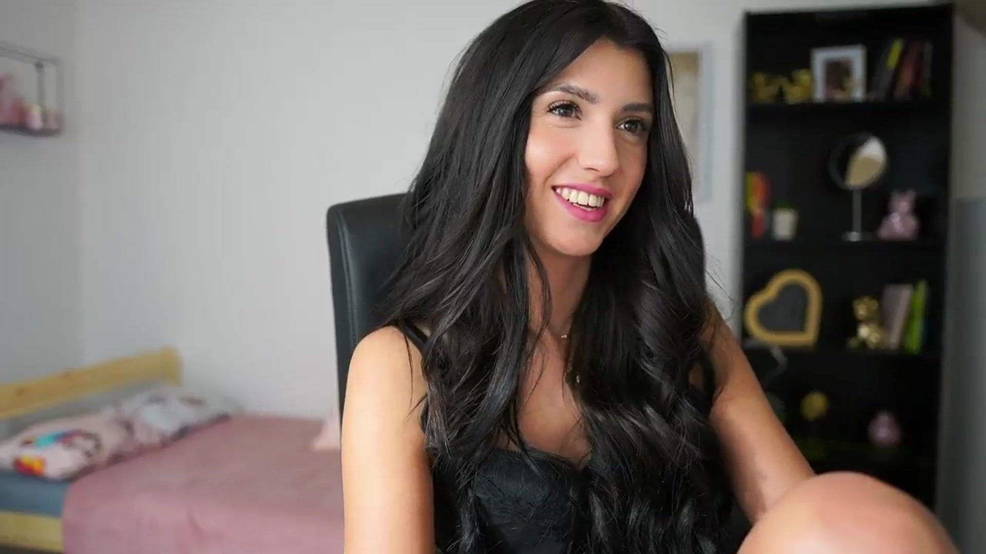 Gallery image thumbnail from Julia_Roca's myfreecams stream on, 02/19/2024, 15:35 image 4 of 20