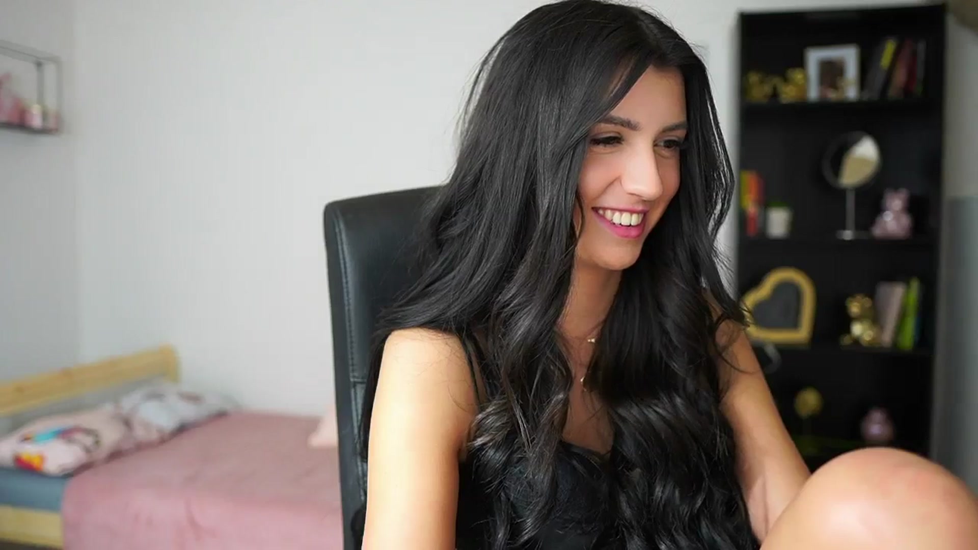 Gallery image thumbnail from Julia_Roca's myfreecams stream on, 02/19/2024, 15:35 image 13 of 20