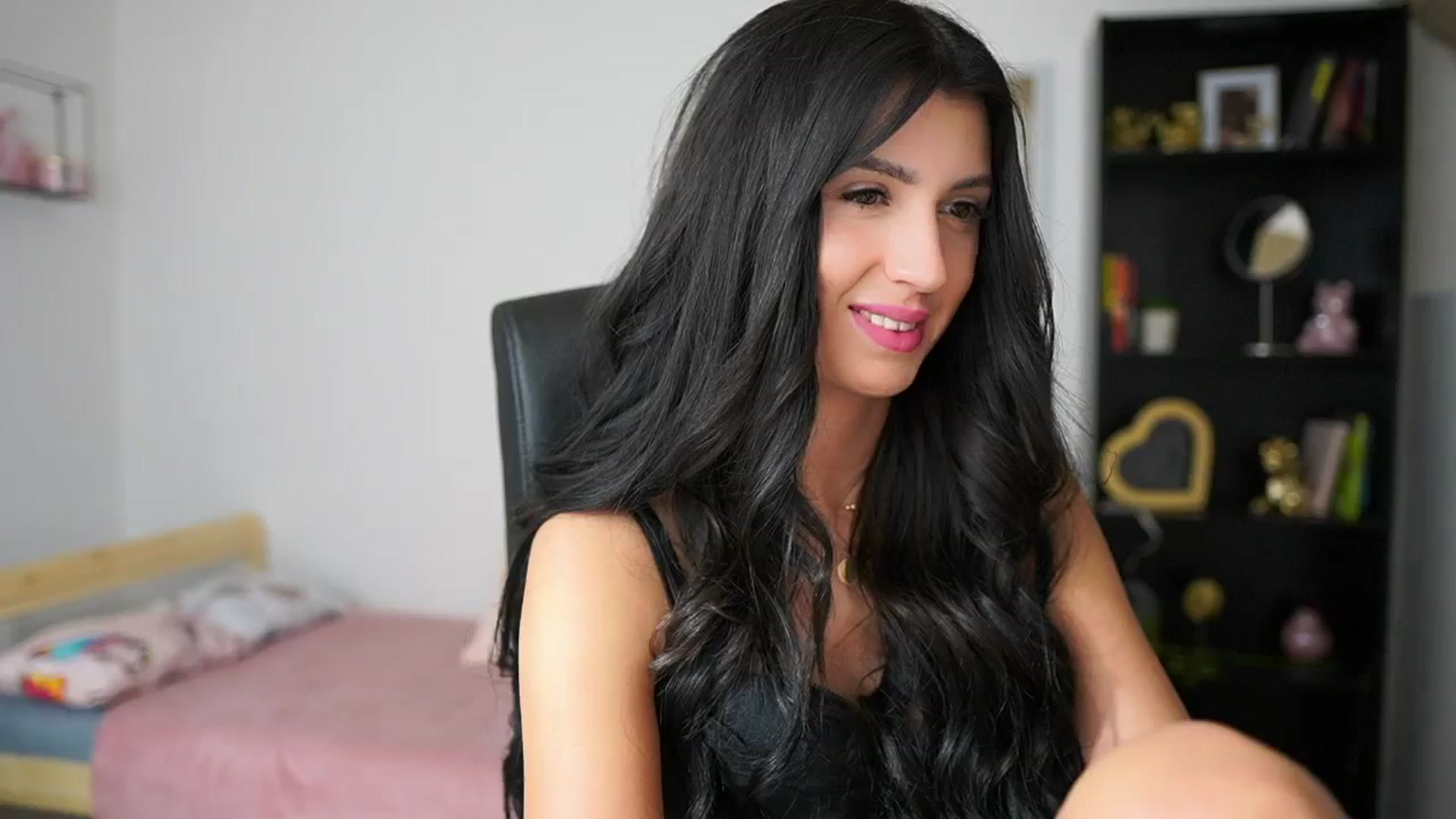 Gallery image thumbnail from Julia_Roca's myfreecams stream on, 02/19/2024, 15:35 image 9 of 20