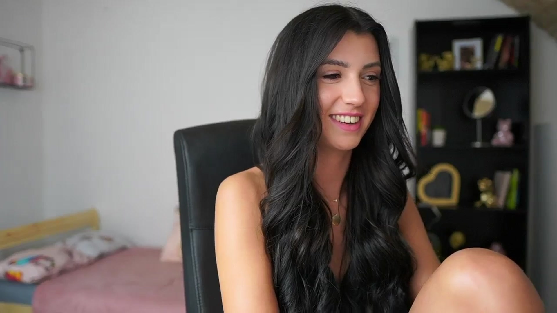 Gallery image thumbnail from Julia_Roca's myfreecams stream on, 02/19/2024, 17:18 image 12 of 20