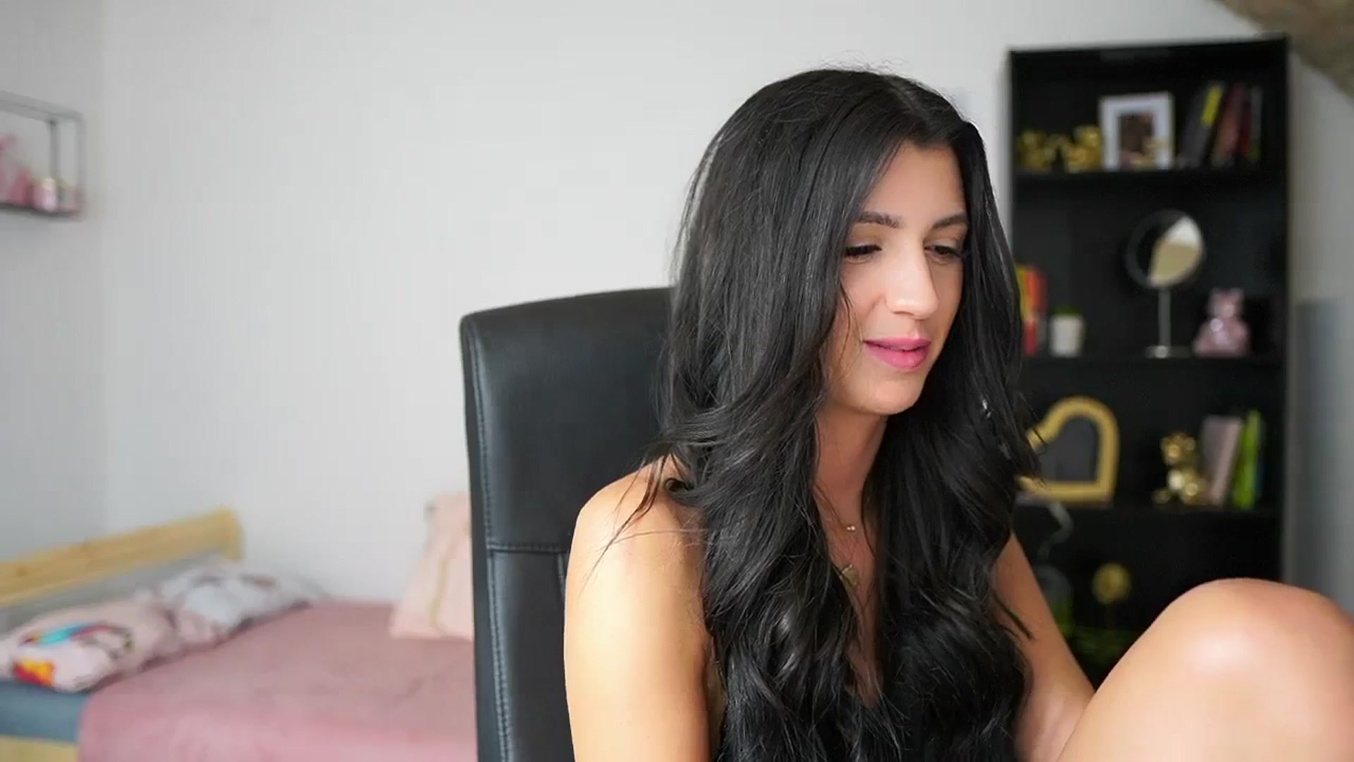 Gallery image thumbnail from Julia_Roca's myfreecams stream on, 02/19/2024, 17:18 image 7 of 20