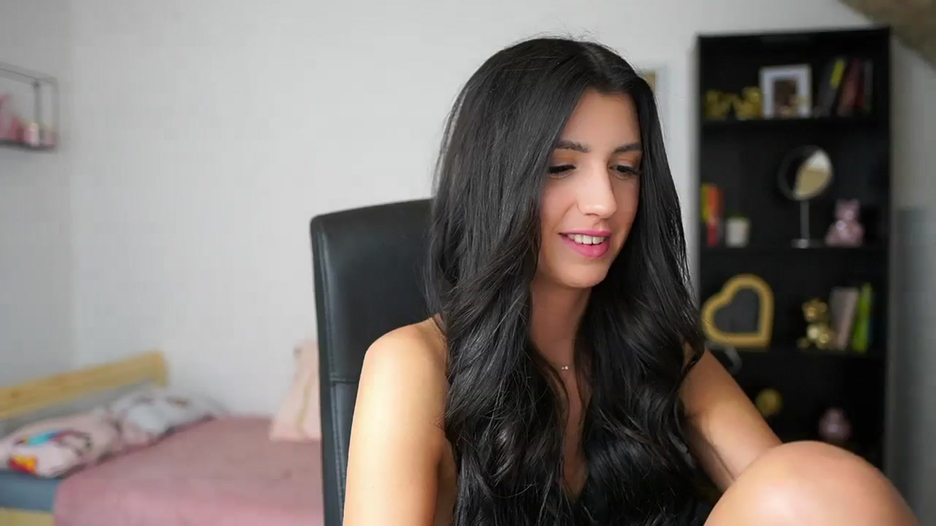 Gallery image thumbnail from Julia_Roca's myfreecams stream on, 02/19/2024, 17:18 image 3 of 20