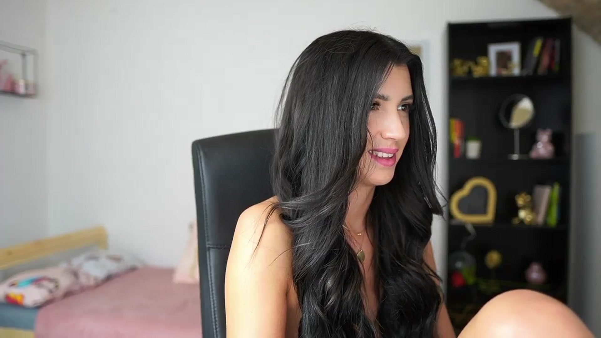 Gallery image thumbnail from Julia_Roca's myfreecams stream on, 02/19/2024, 17:18 image 8 of 20