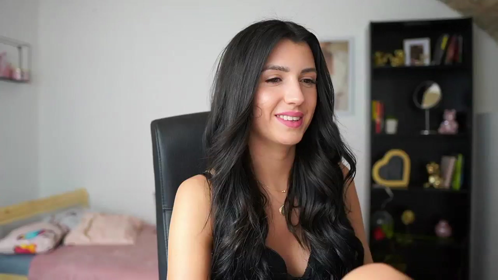 Gallery image thumbnail from Julia_Roca's myfreecams stream on, 02/19/2024, 18:24 image 1 of 20