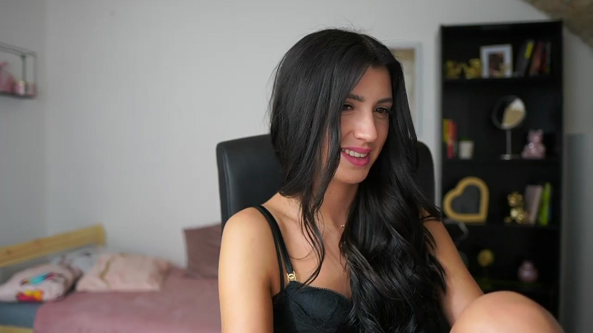 Gallery image thumbnail from Julia_Roca's myfreecams stream on, 02/19/2024, 18:24 image 20 of 20