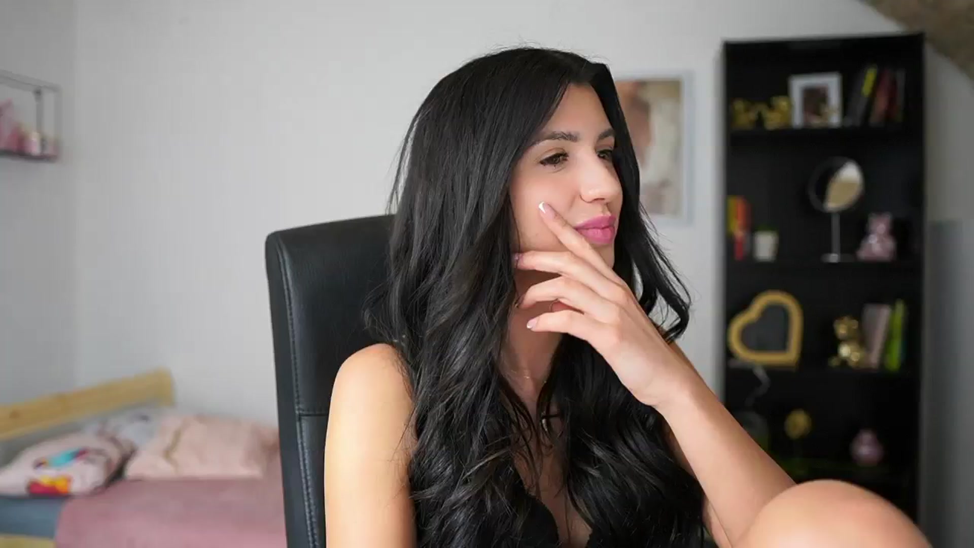 Gallery image thumbnail from Julia_Roca's myfreecams stream on, 02/19/2024, 18:24 image 8 of 20