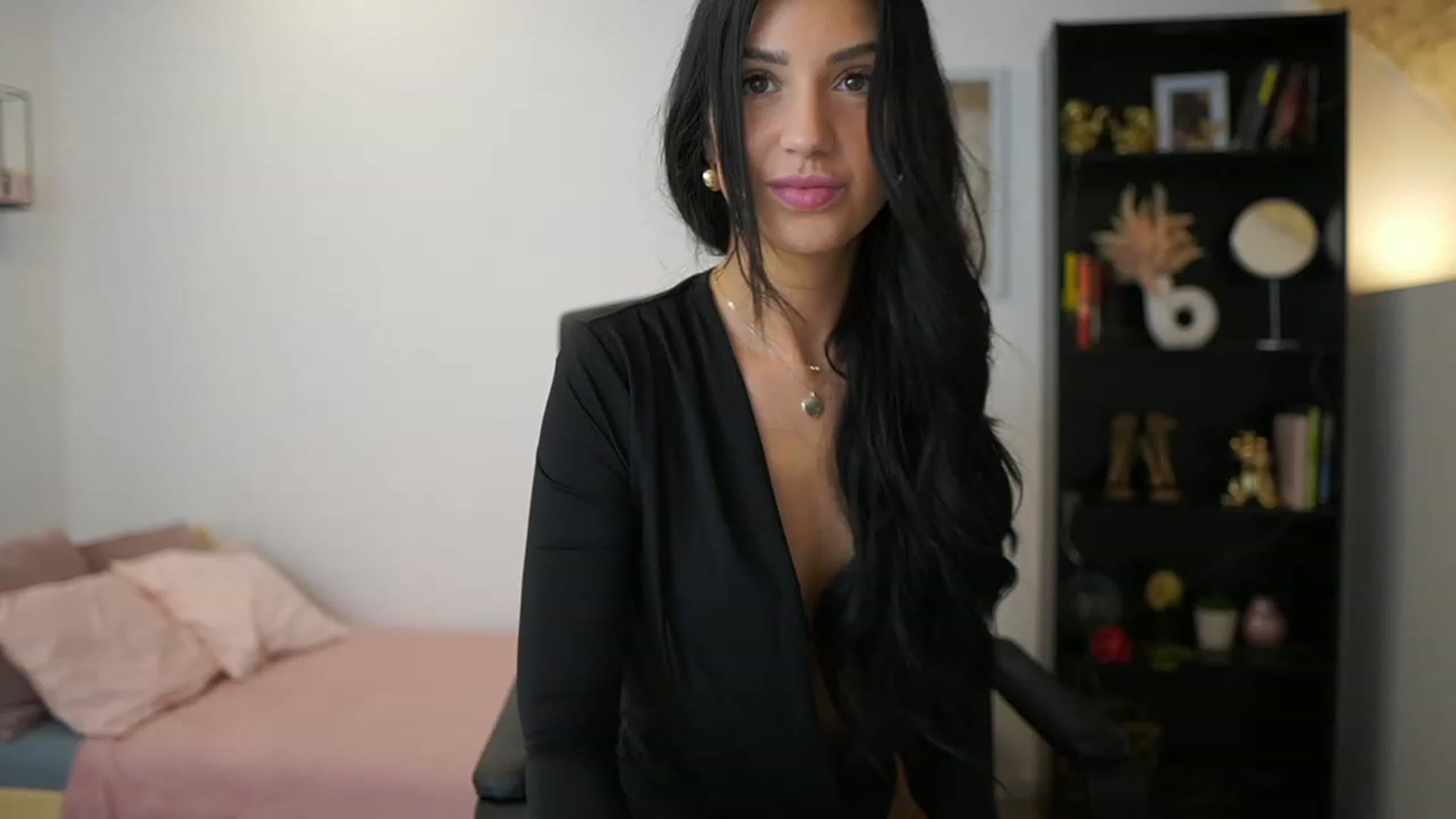 Gallery image thumbnail from Julia_Roca's myfreecams stream on, 03/07/2024, 15:04 image 14 of 20